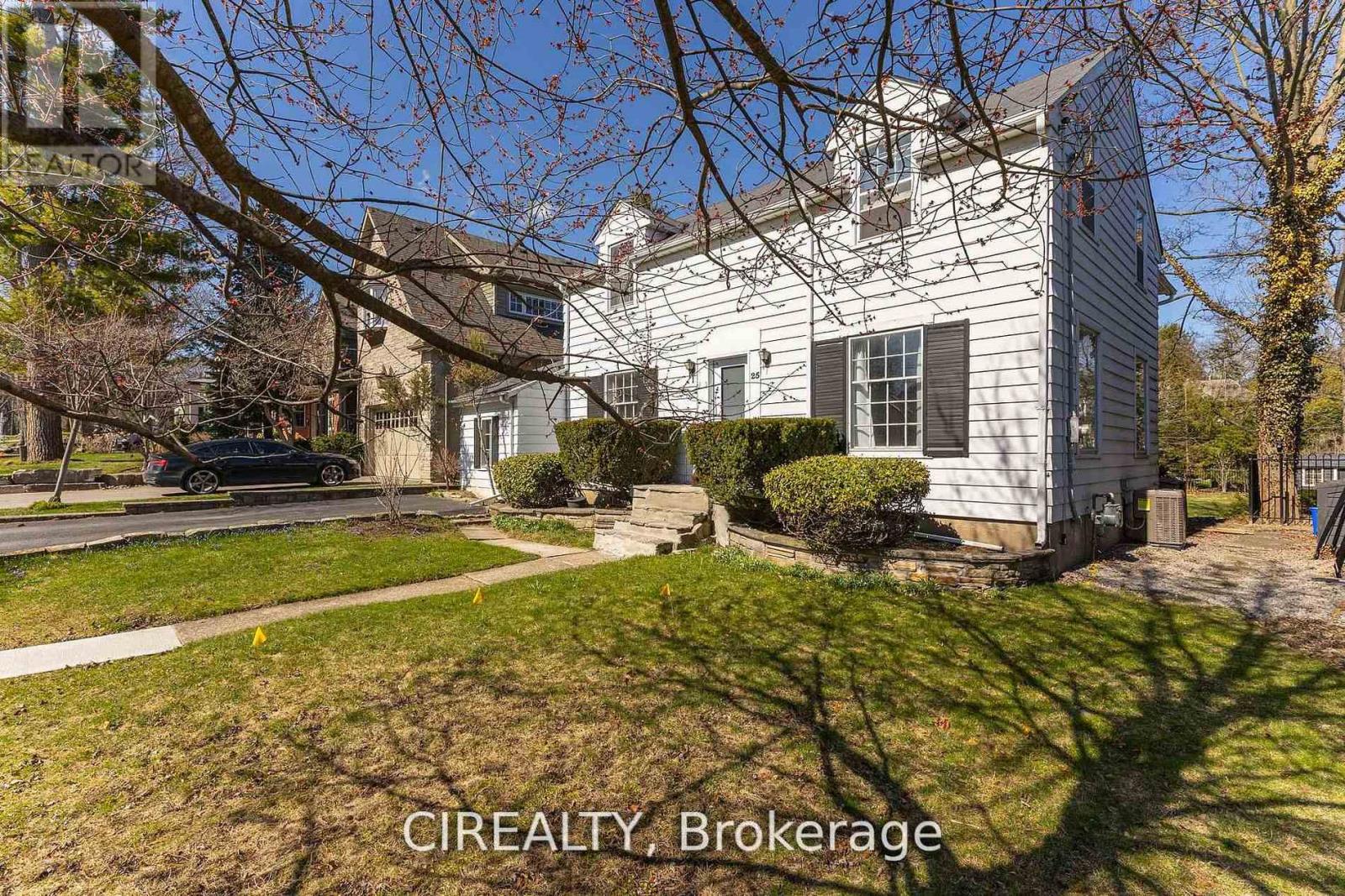 25 HOWARD AVENUE - 3