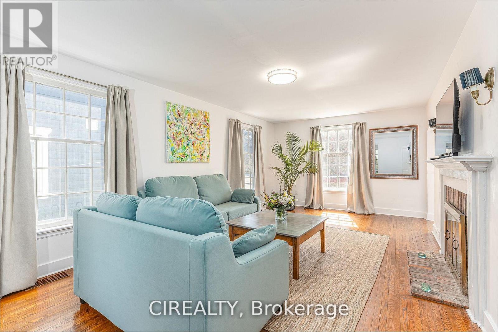 25 HOWARD AVENUE - 7