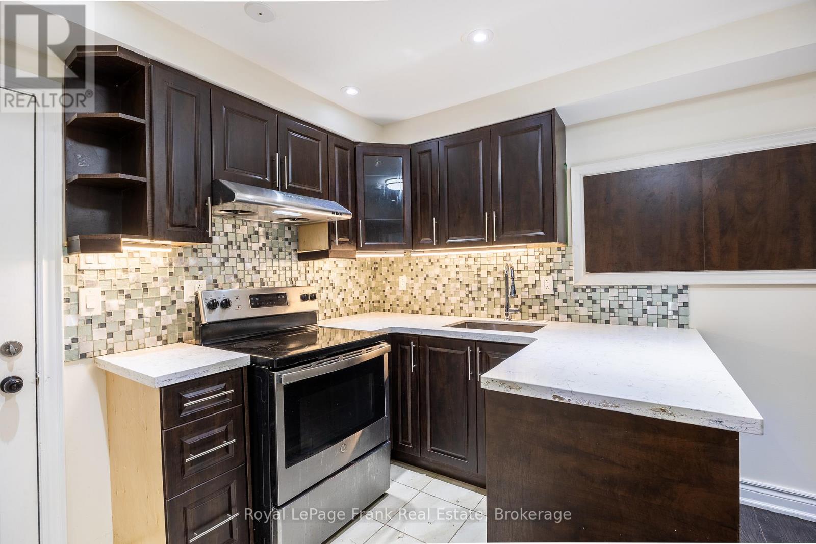 190 LYLE DRIVE - 33