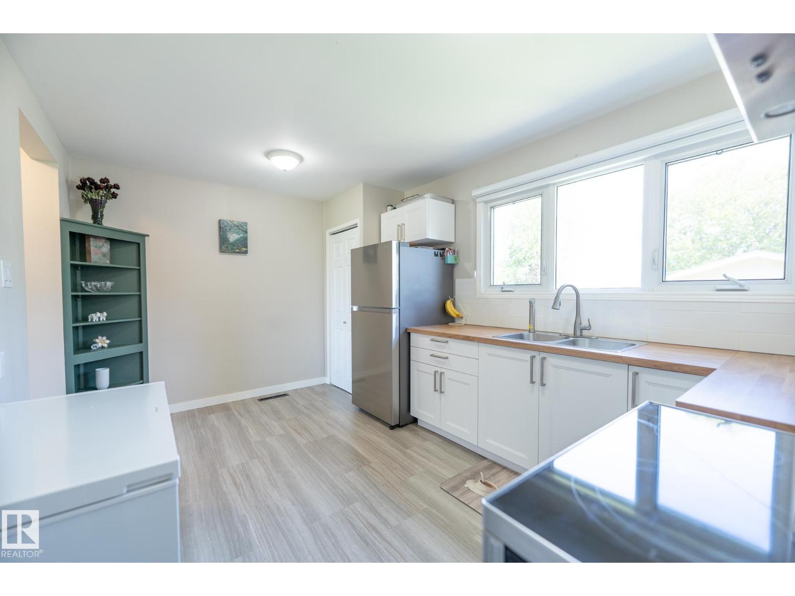 13309 85 ST NW - 10