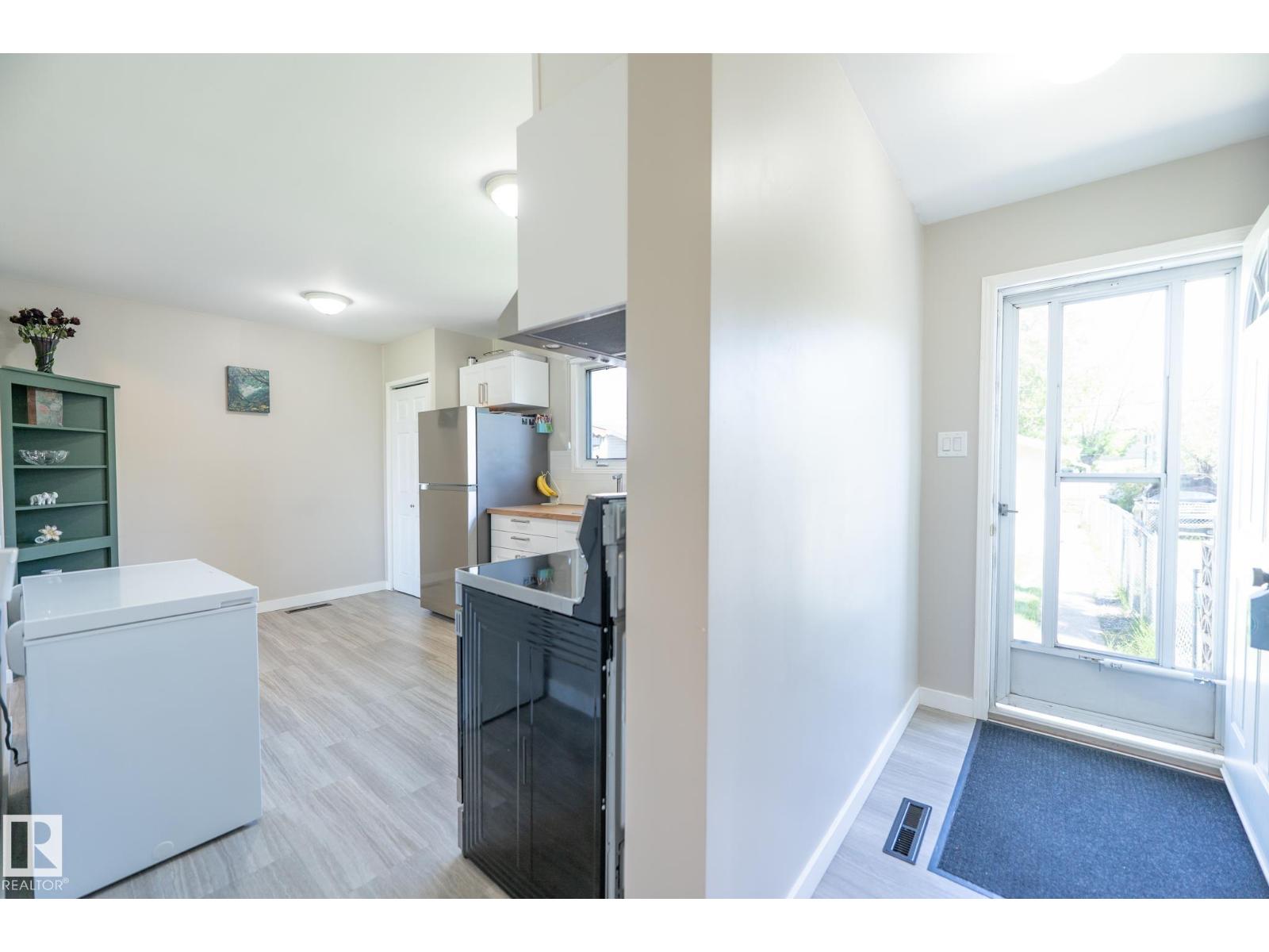 13309 85 ST NW - 11