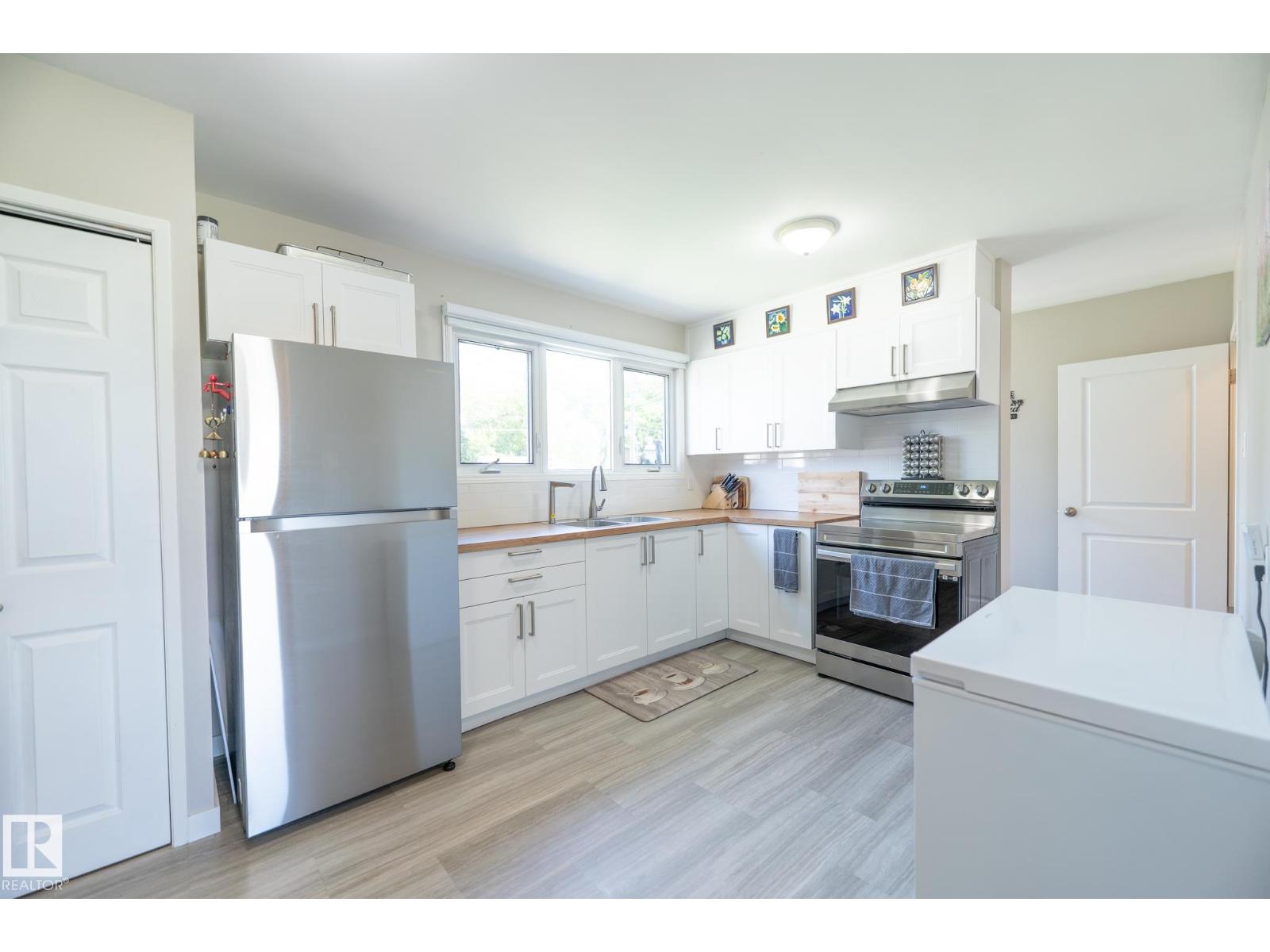 13309 85 ST NW - 8