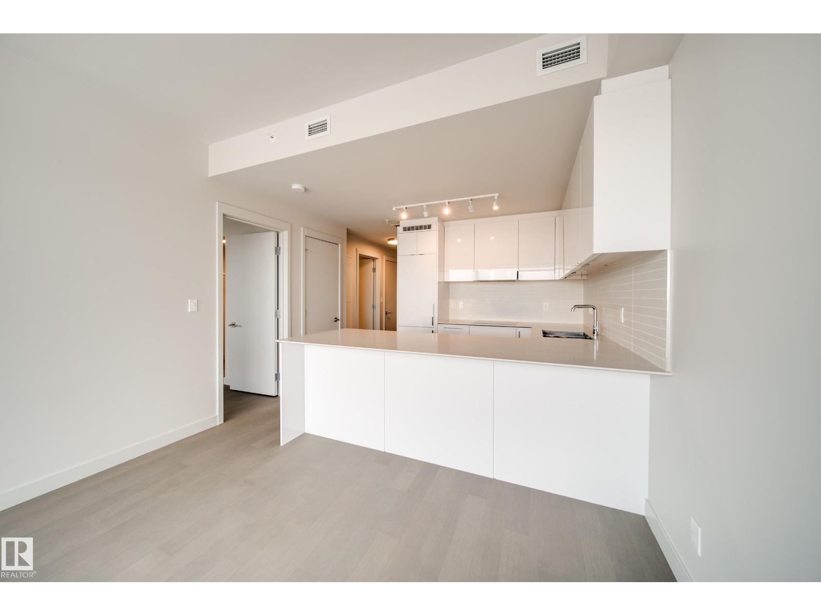 #2502 10360 102 ST NW - 9