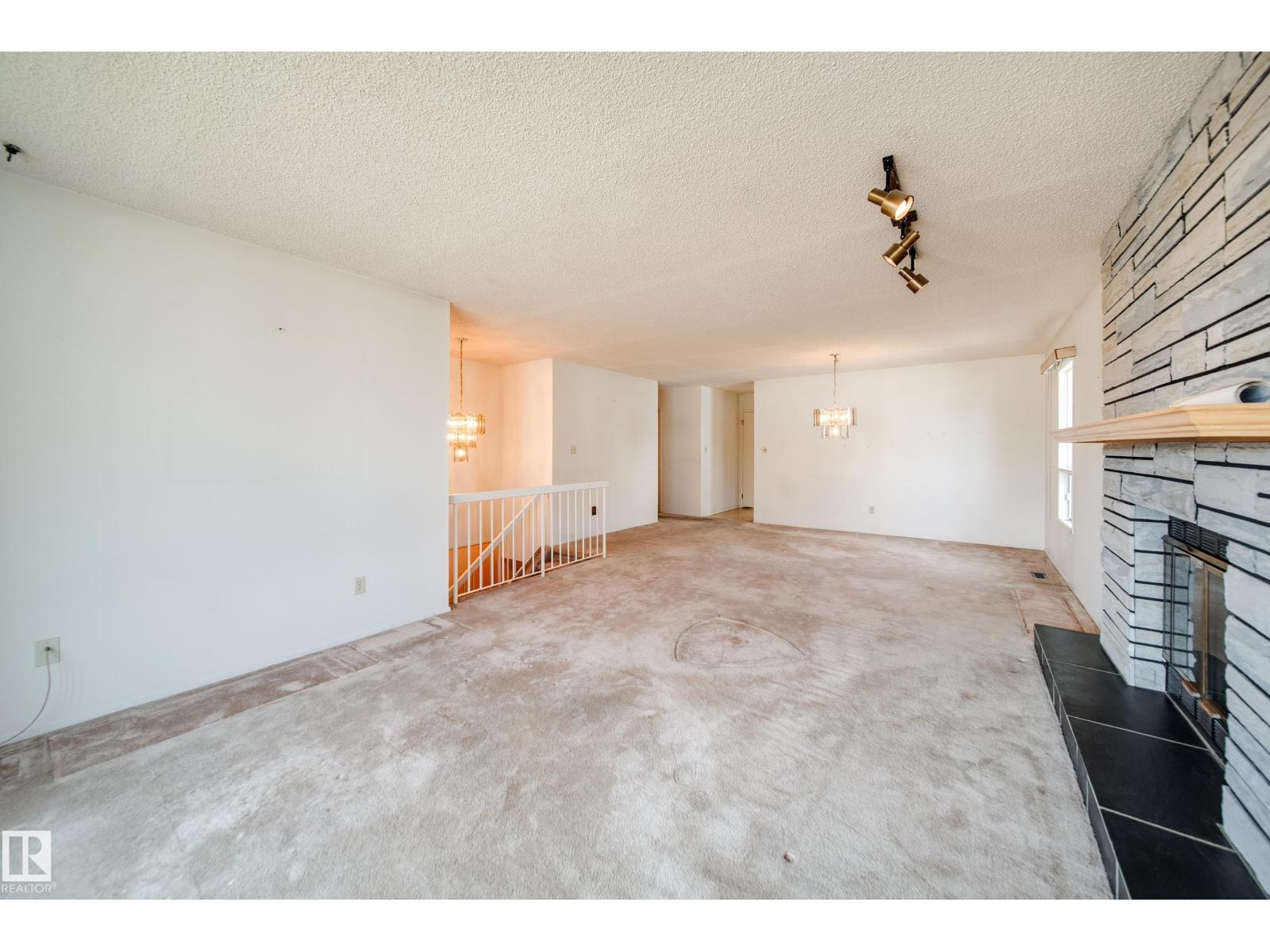 1030 106 ST NW - 9
