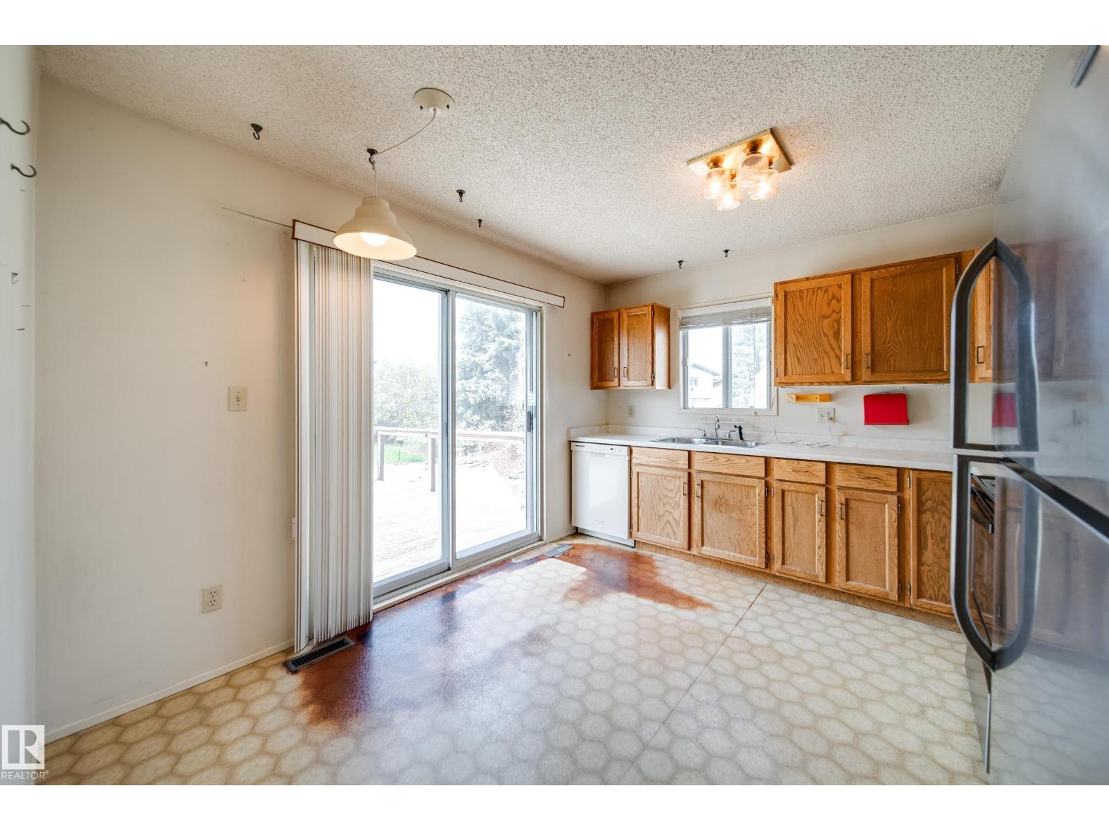 1030 106 ST NW - 15