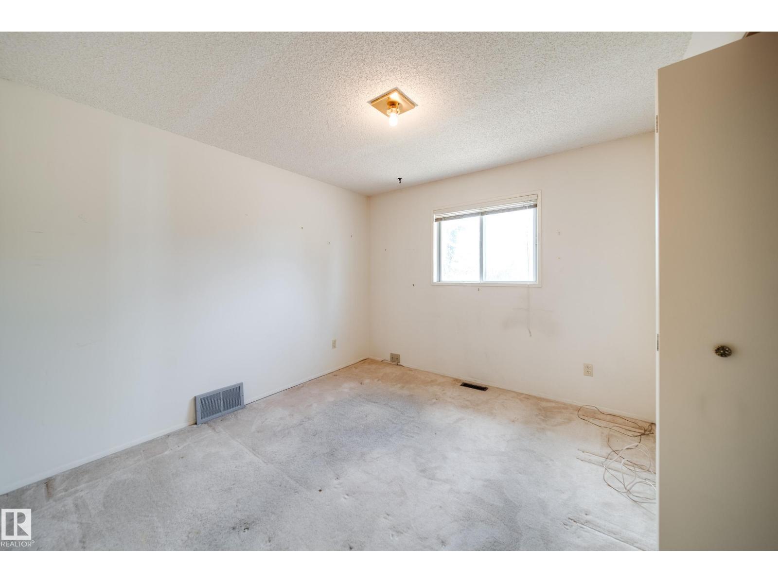 1030 106 ST NW - 17