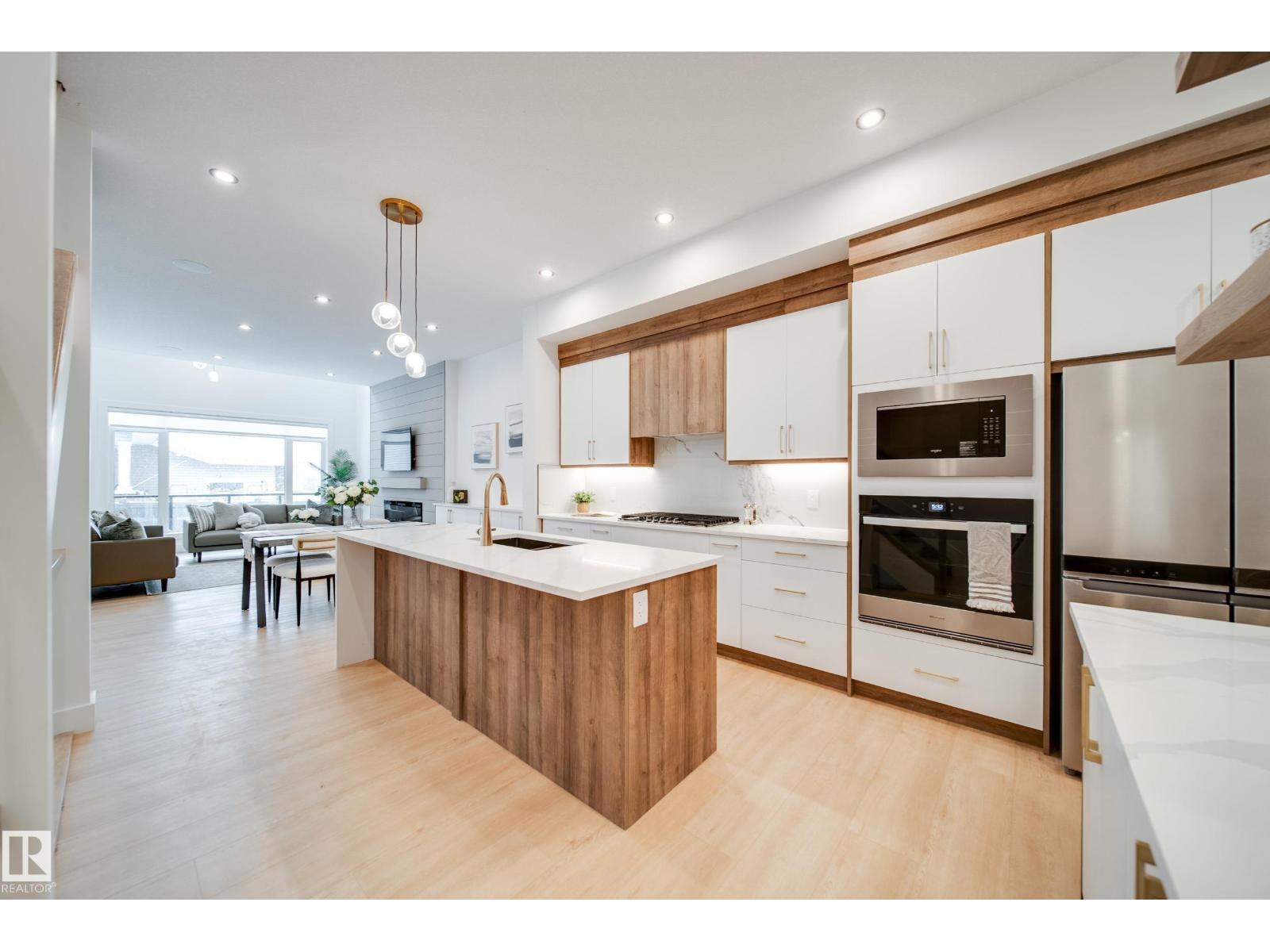 #2 20425 93 AV NW - 11