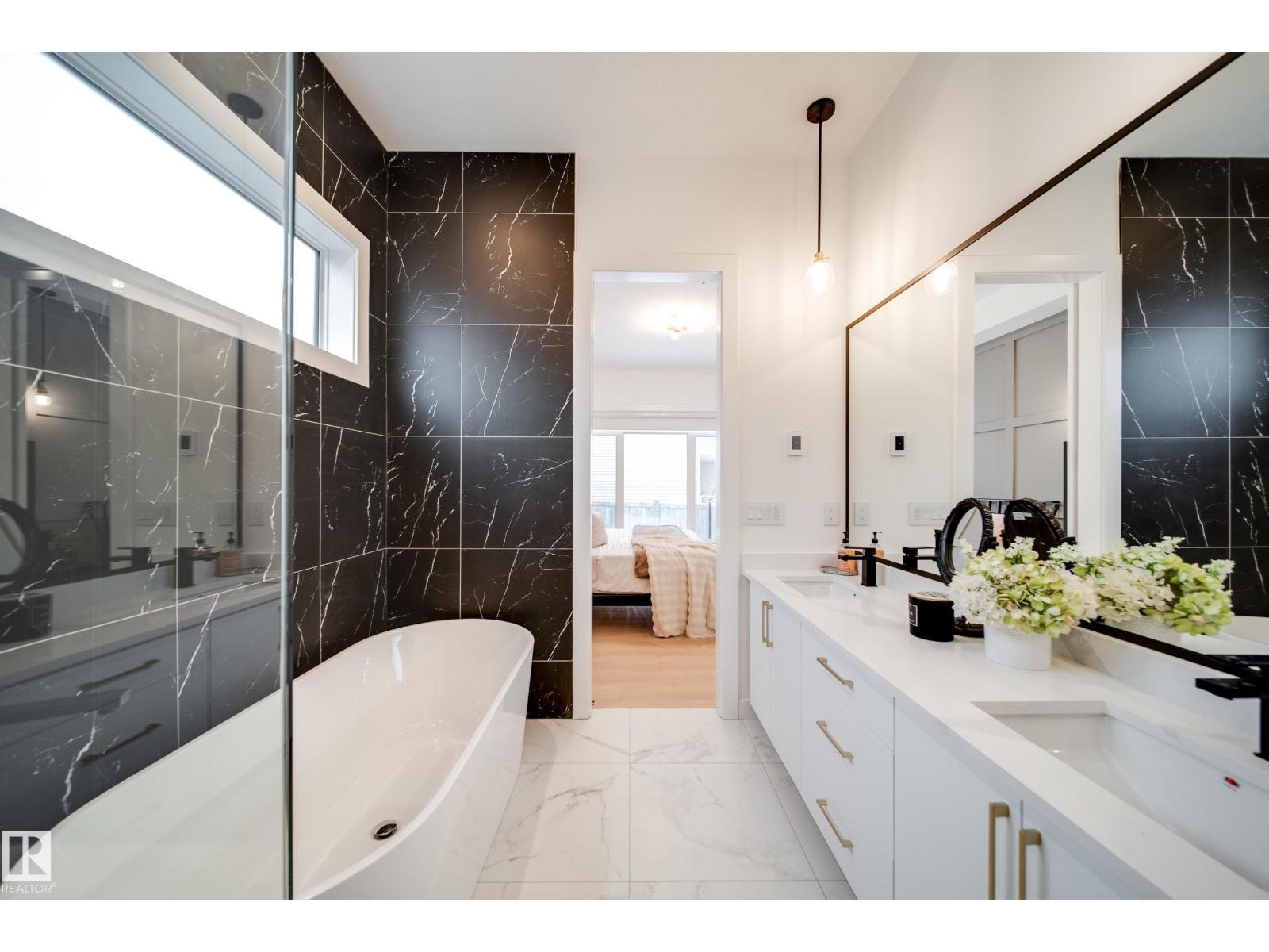 #2 20425 93 AV NW - 19