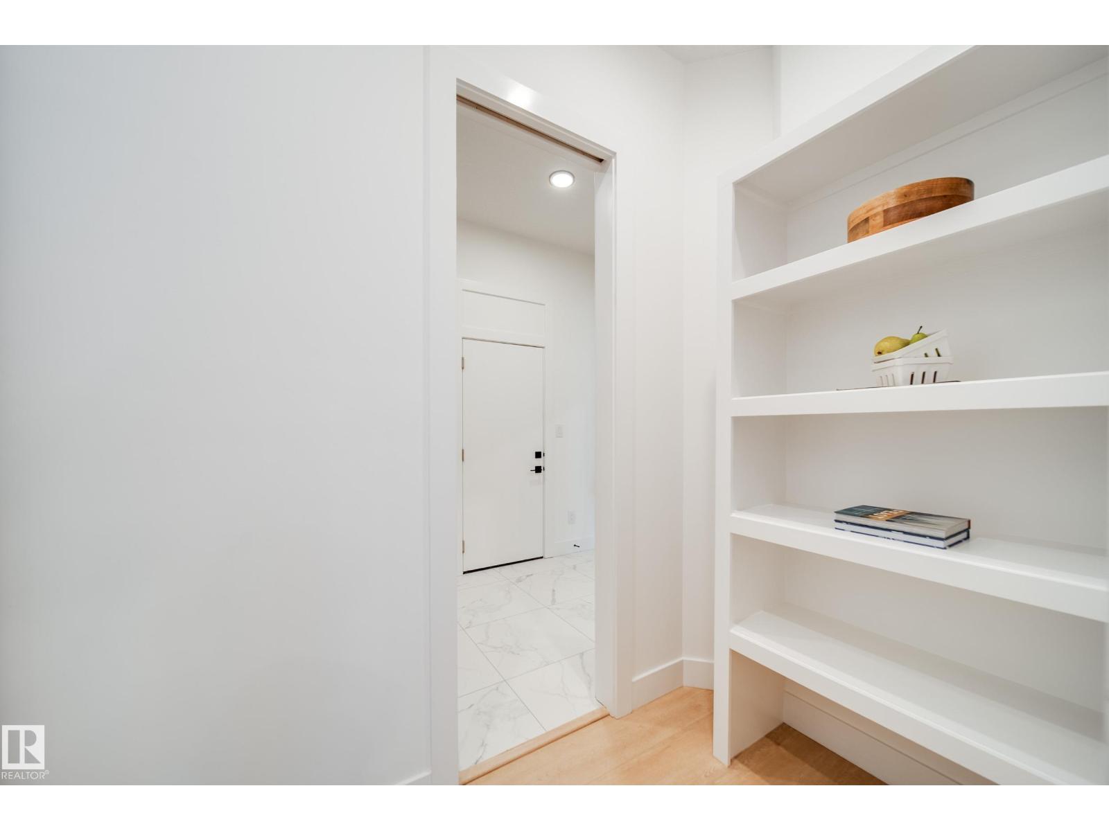 #2 20425 93 AV NW - 6