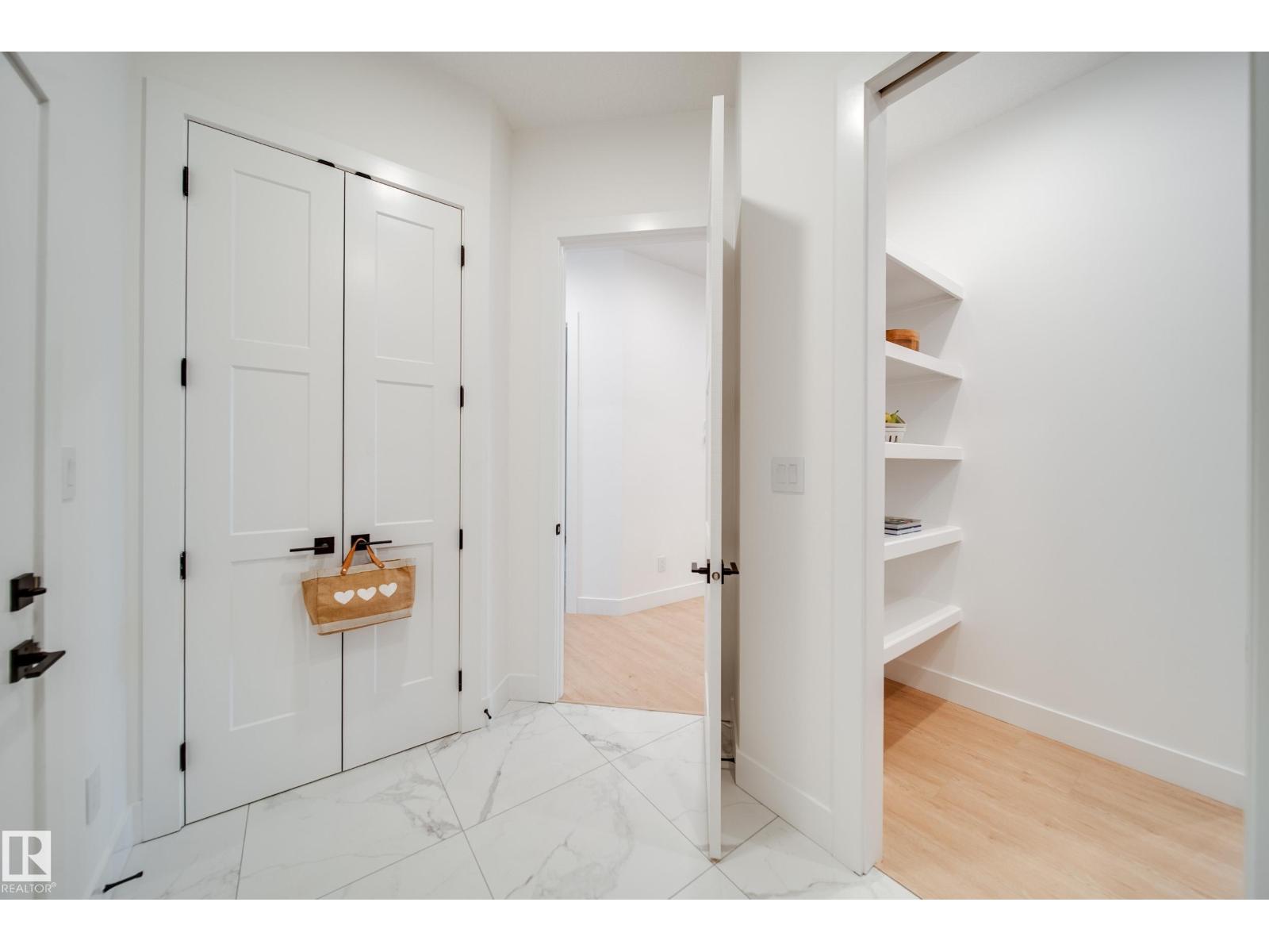 #2 20425 93 AV NW - 7