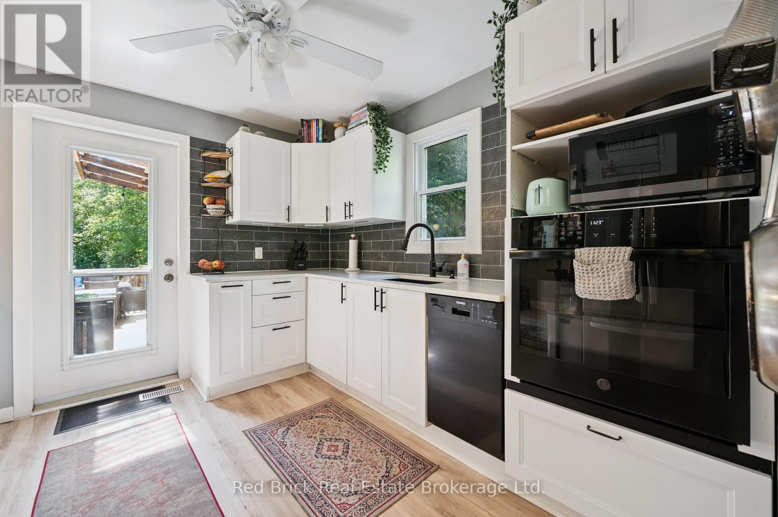 324 WATERLOO AVENUE - 11