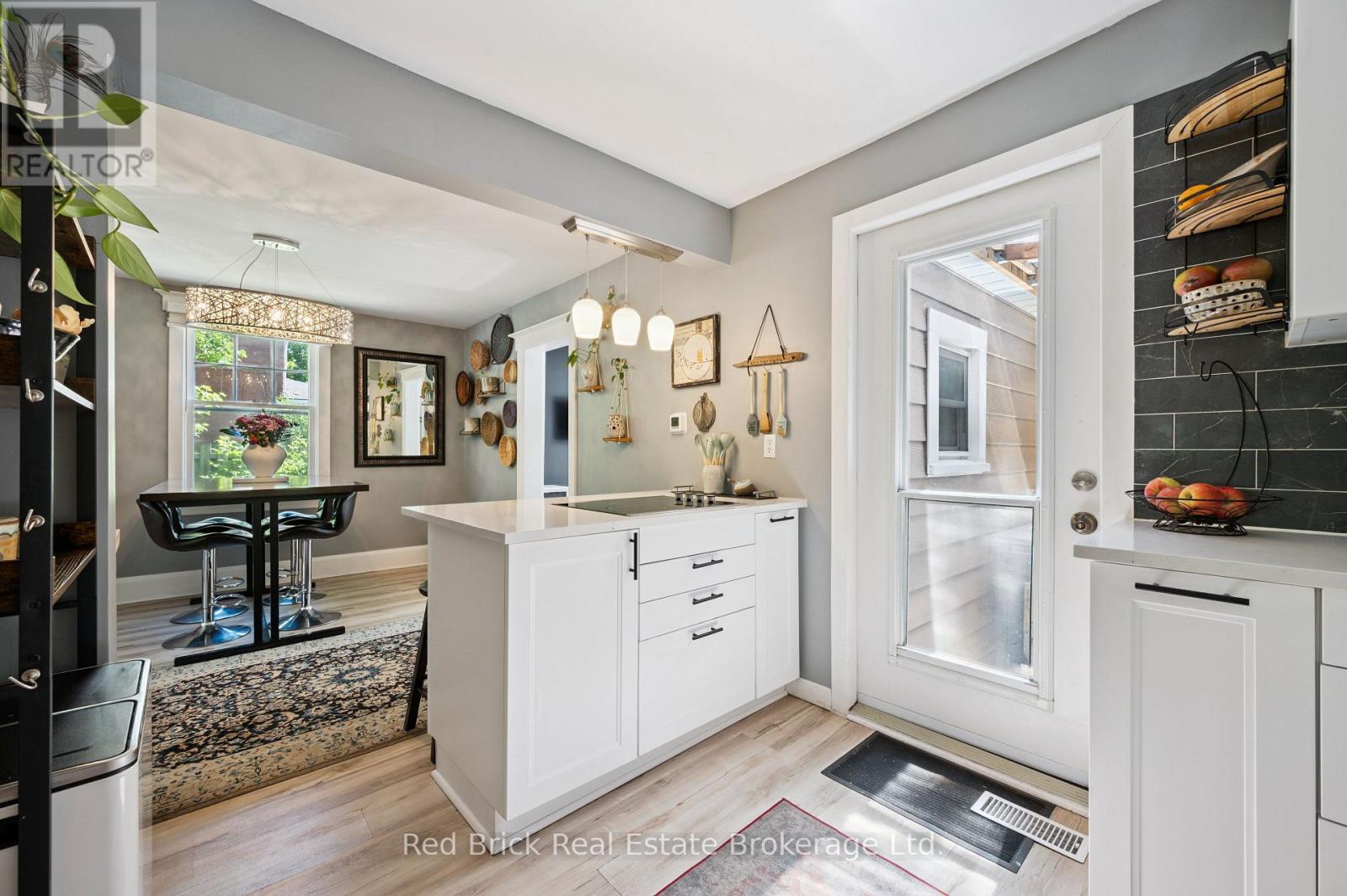 324 WATERLOO AVENUE - 13
