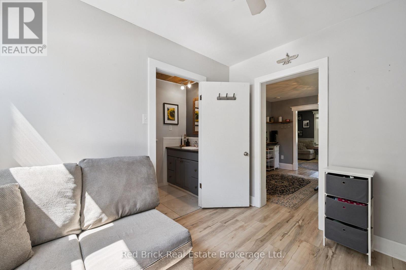 324 WATERLOO AVENUE - 16