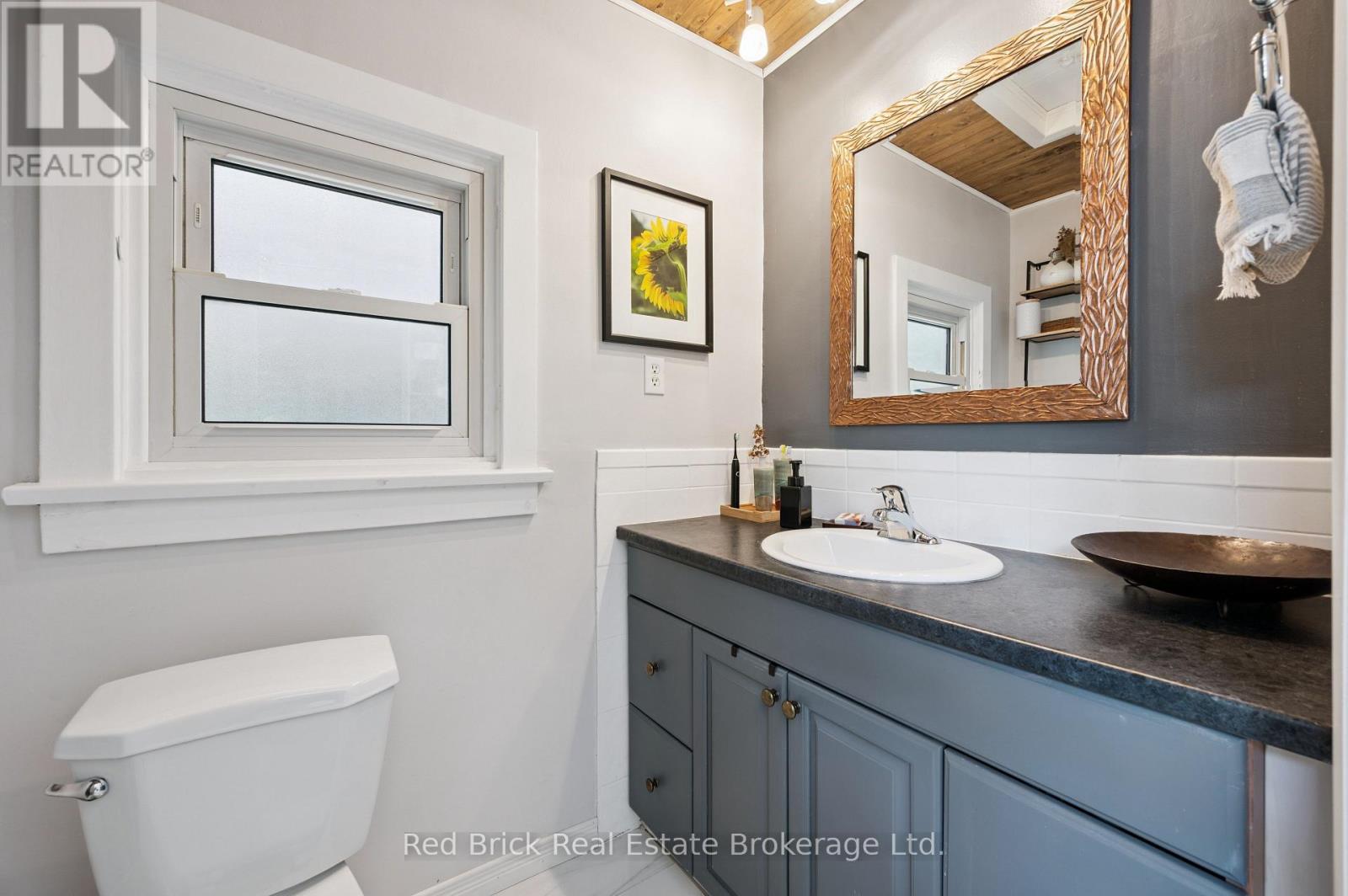 324 WATERLOO AVENUE - 17