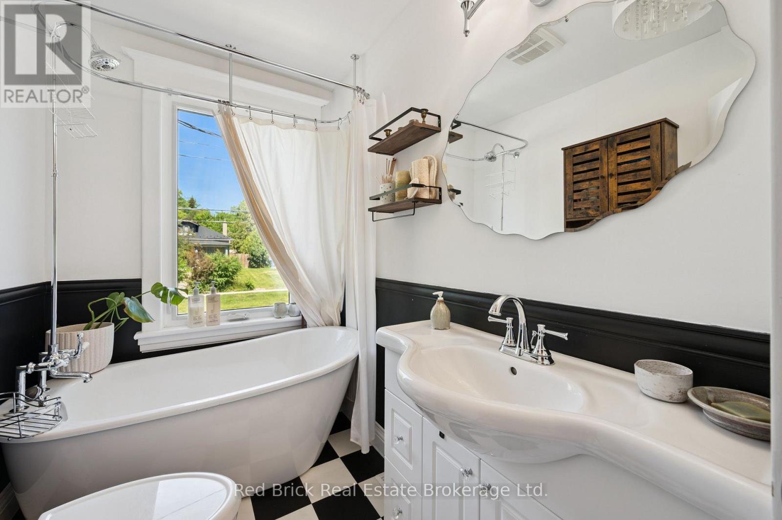 324 WATERLOO AVENUE - 21