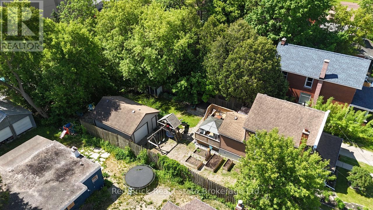 324 WATERLOO AVENUE - 37