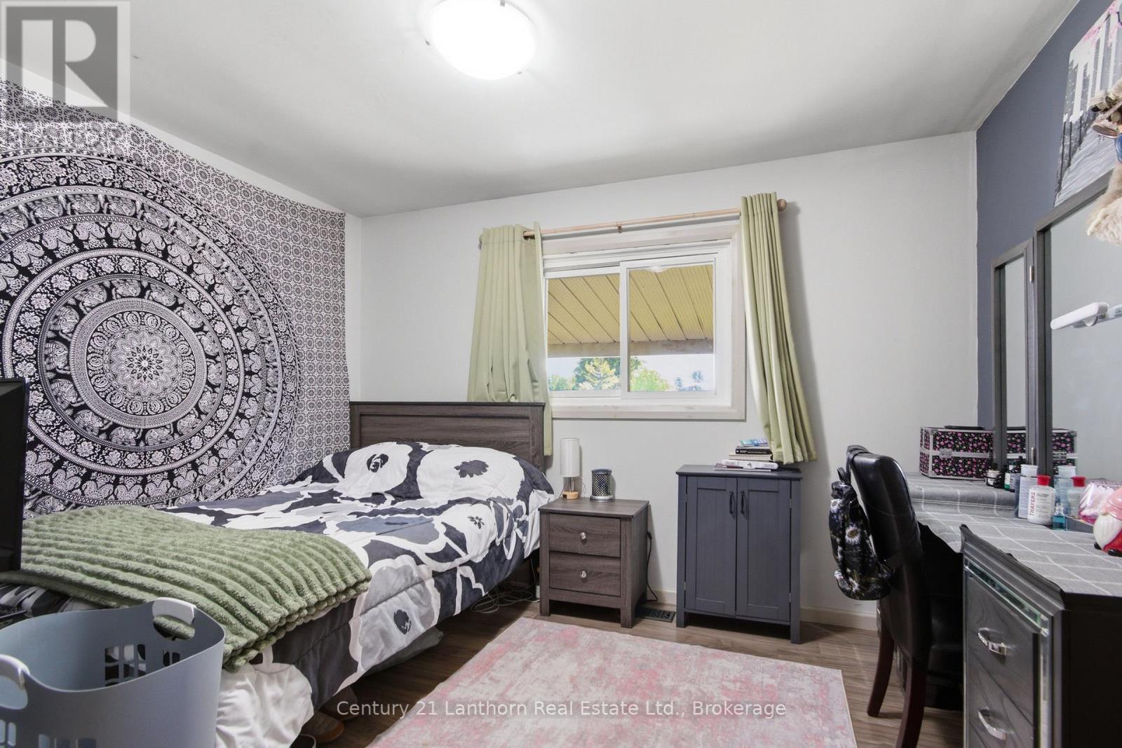 24 CORY CRESCENT - 10