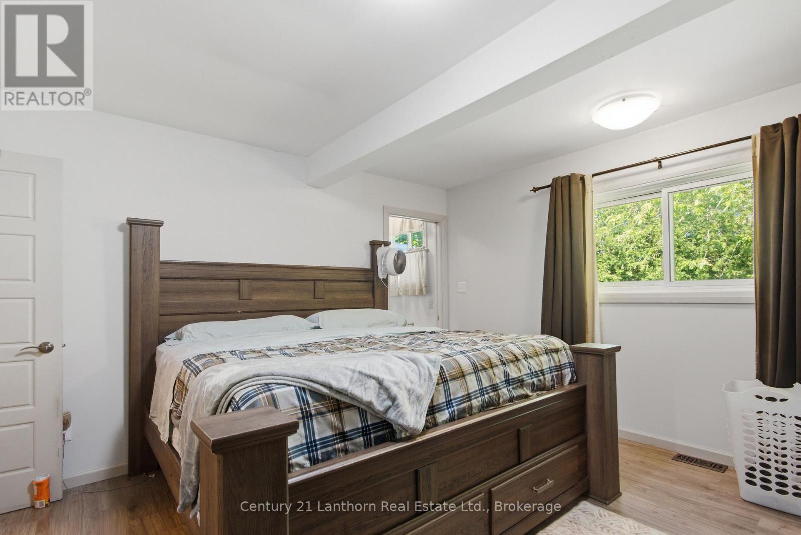 24 CORY CRESCENT - 7
