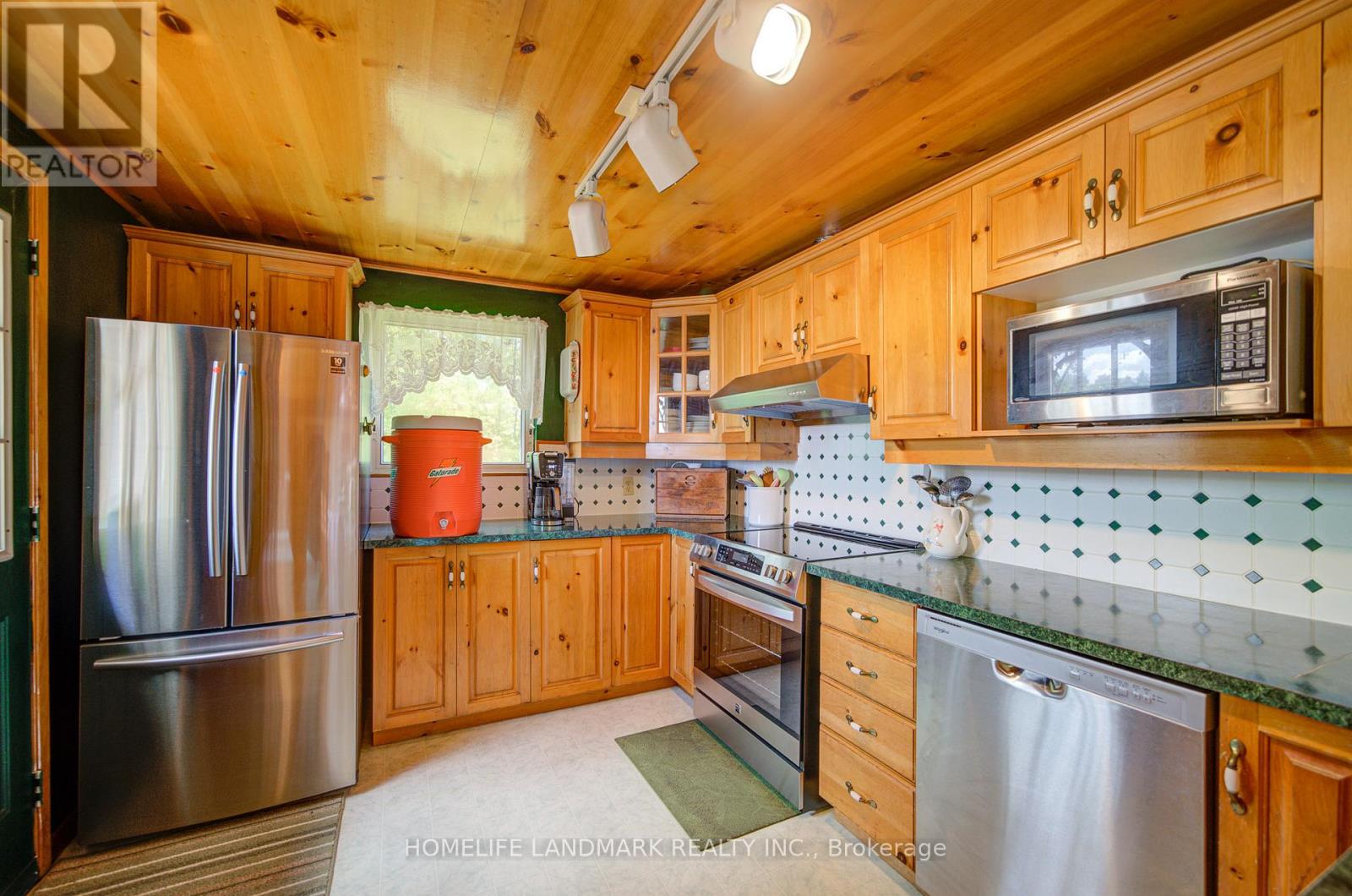 #8 1093 COOPER POINT ROAD - 27