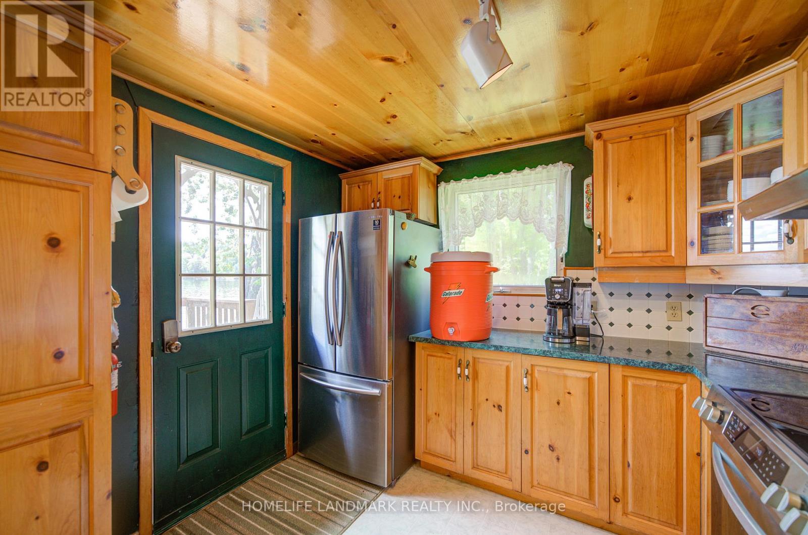#8 1093 COOPER POINT ROAD - 23