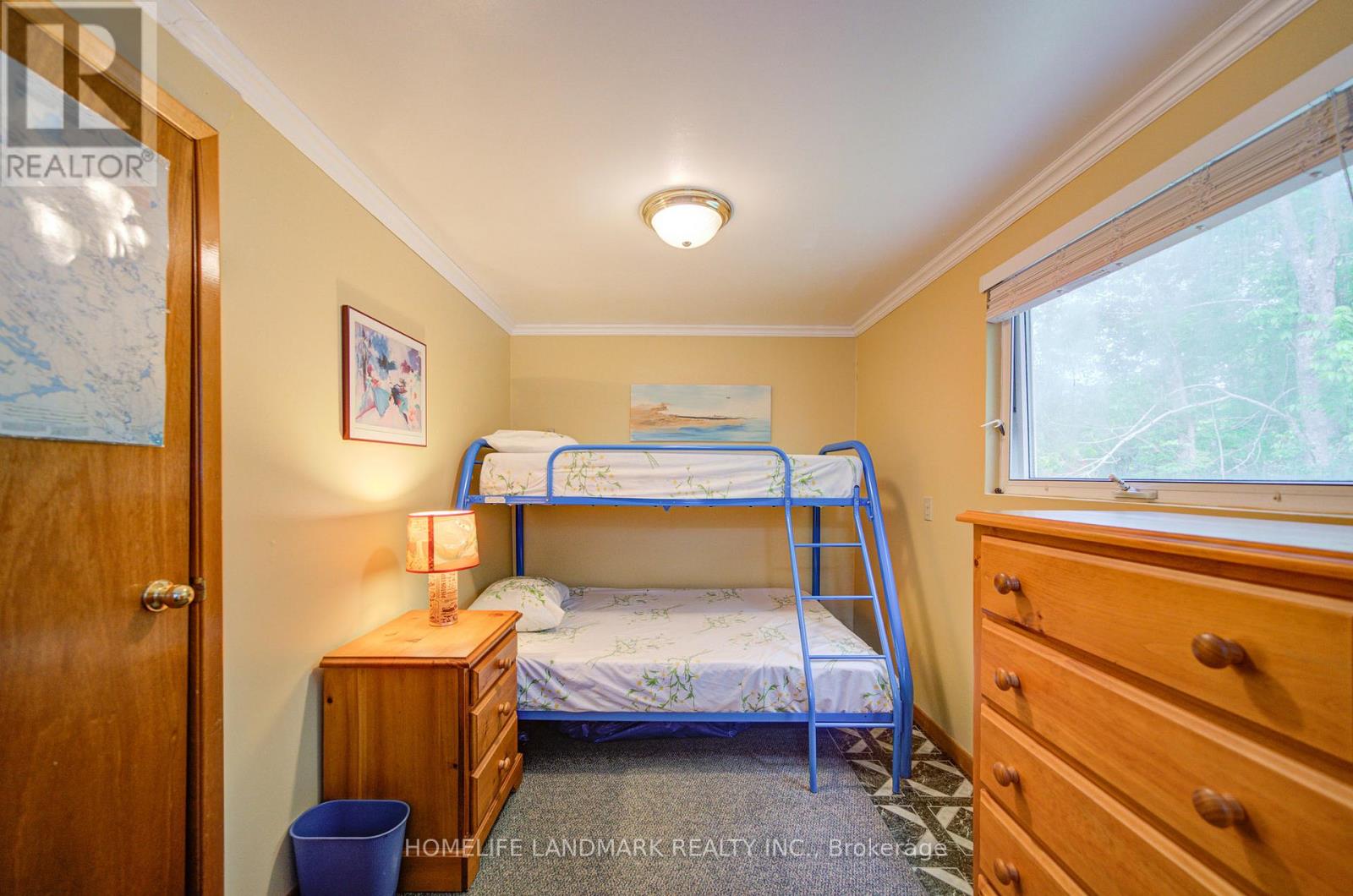 #8 1093 COOPER POINT ROAD - 40