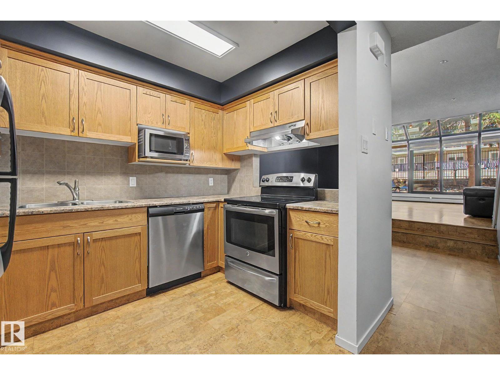 11150 83 AV NW - 16