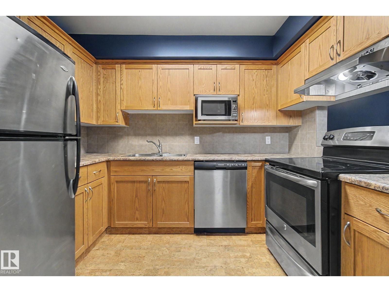 11150 83 AV NW - 17