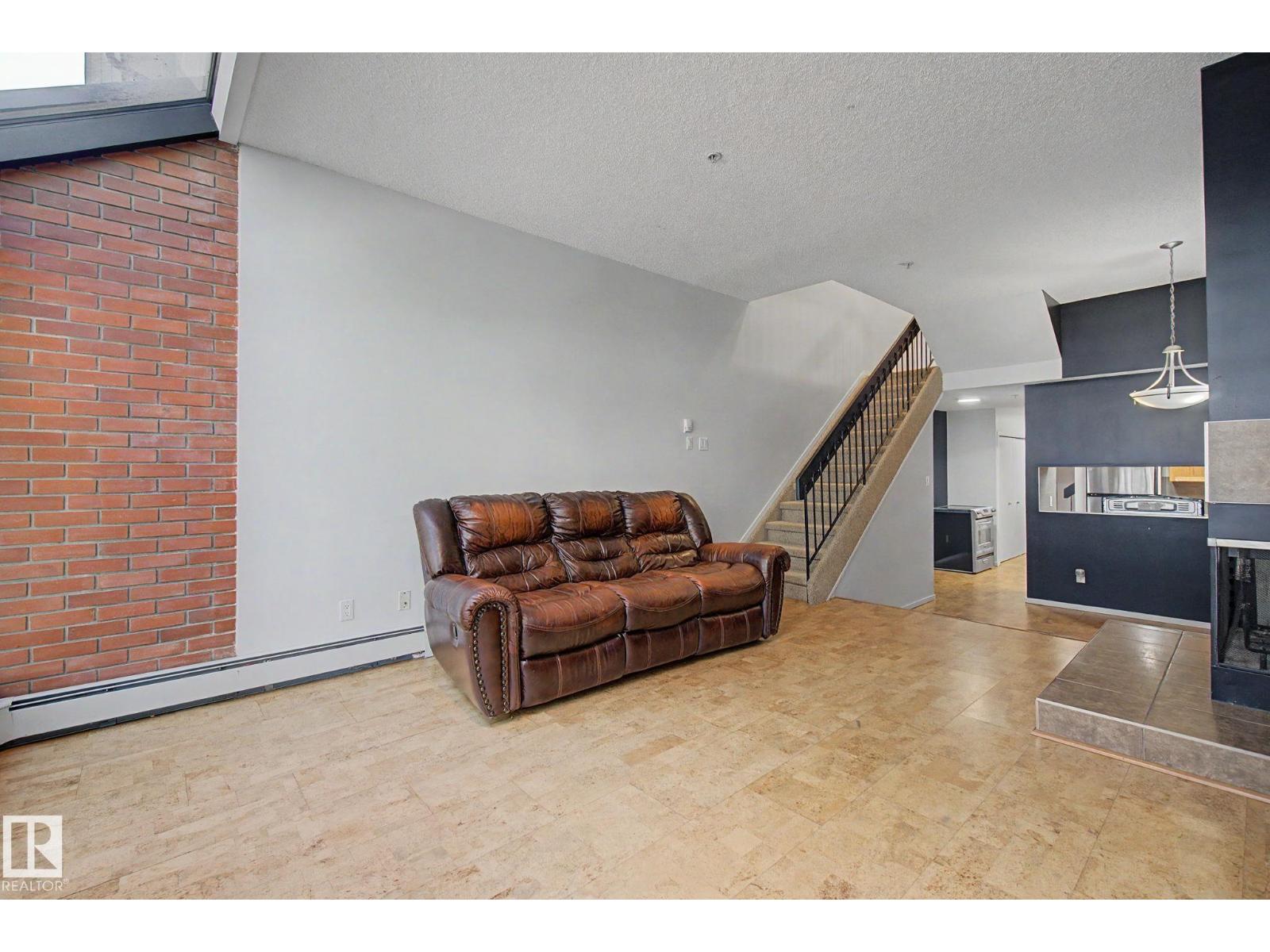 11150 83 AV NW - 25