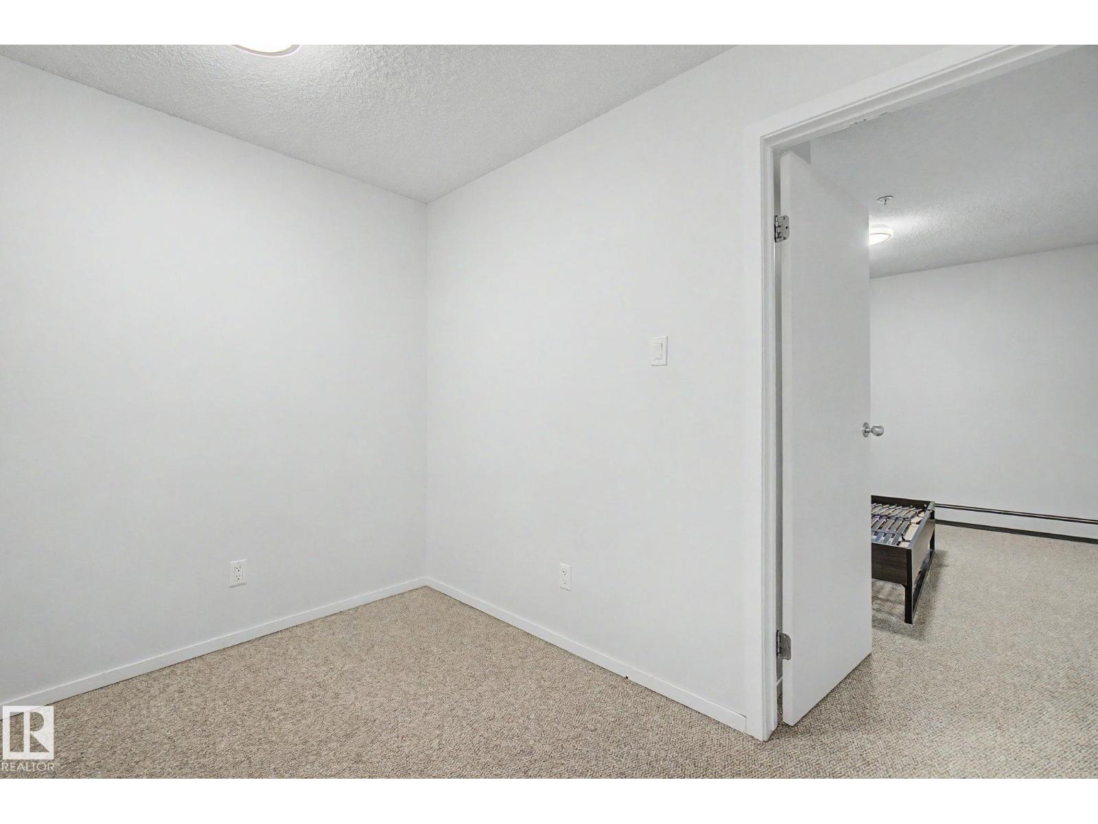 11150 83 AV NW - 28