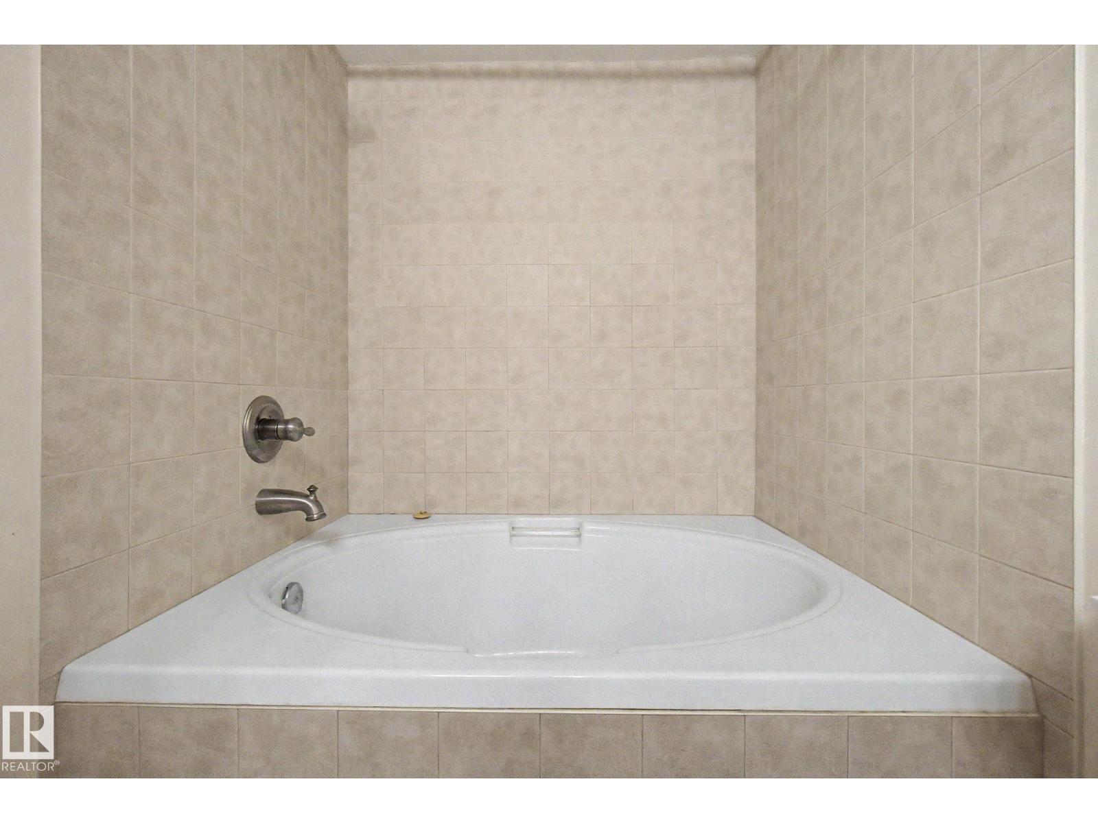 11150 83 AV NW - 35