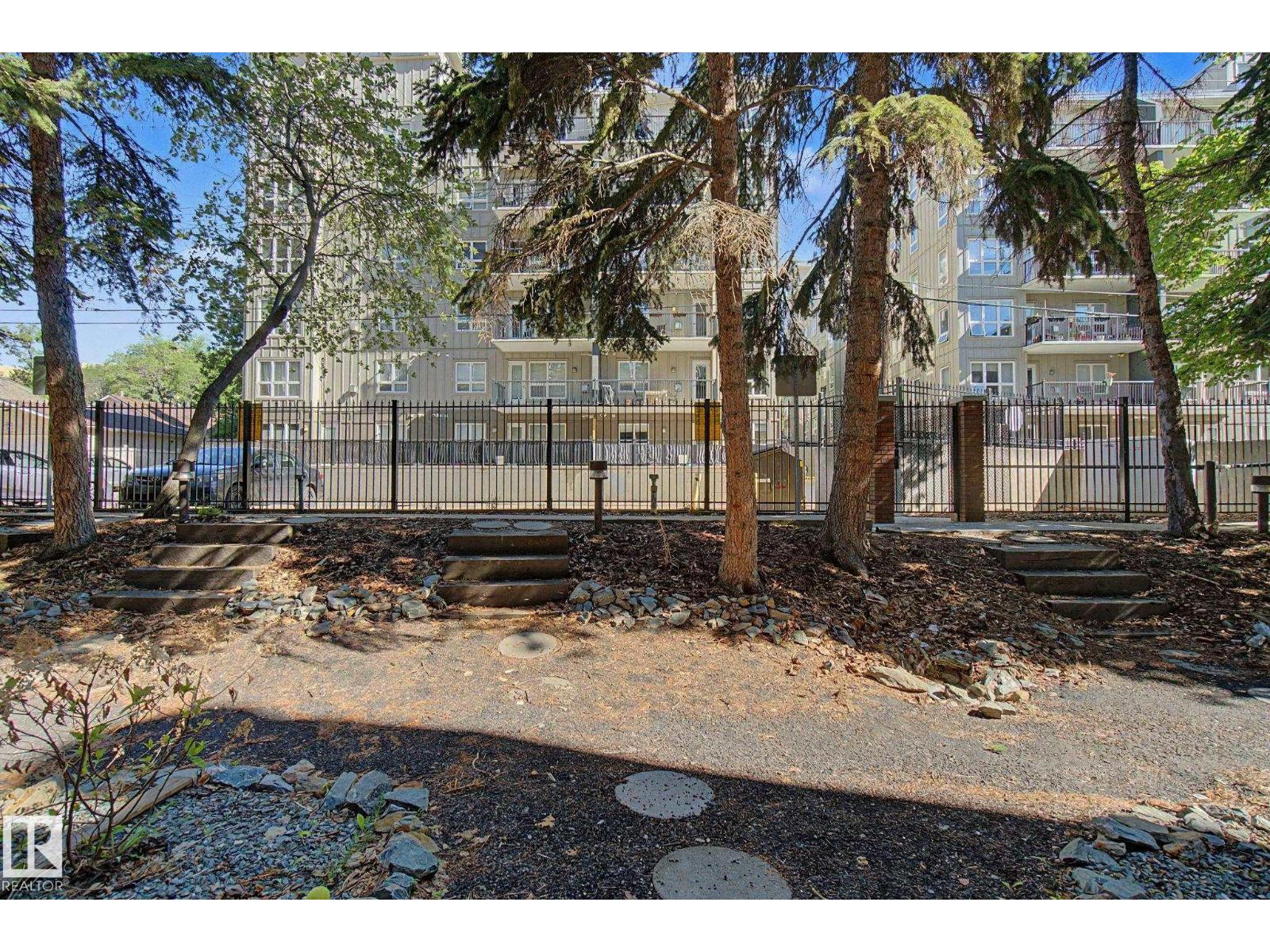 11150 83 AV NW - 39