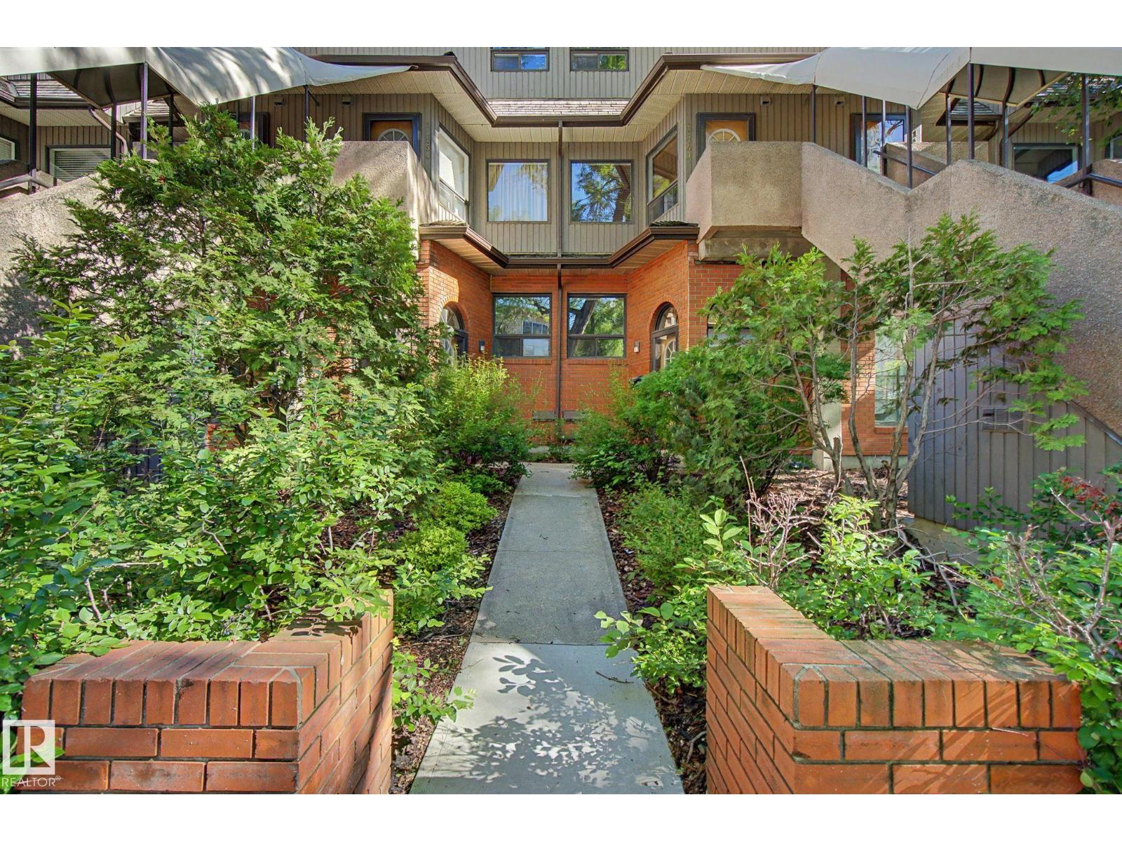 11150 83 AV NW - 4