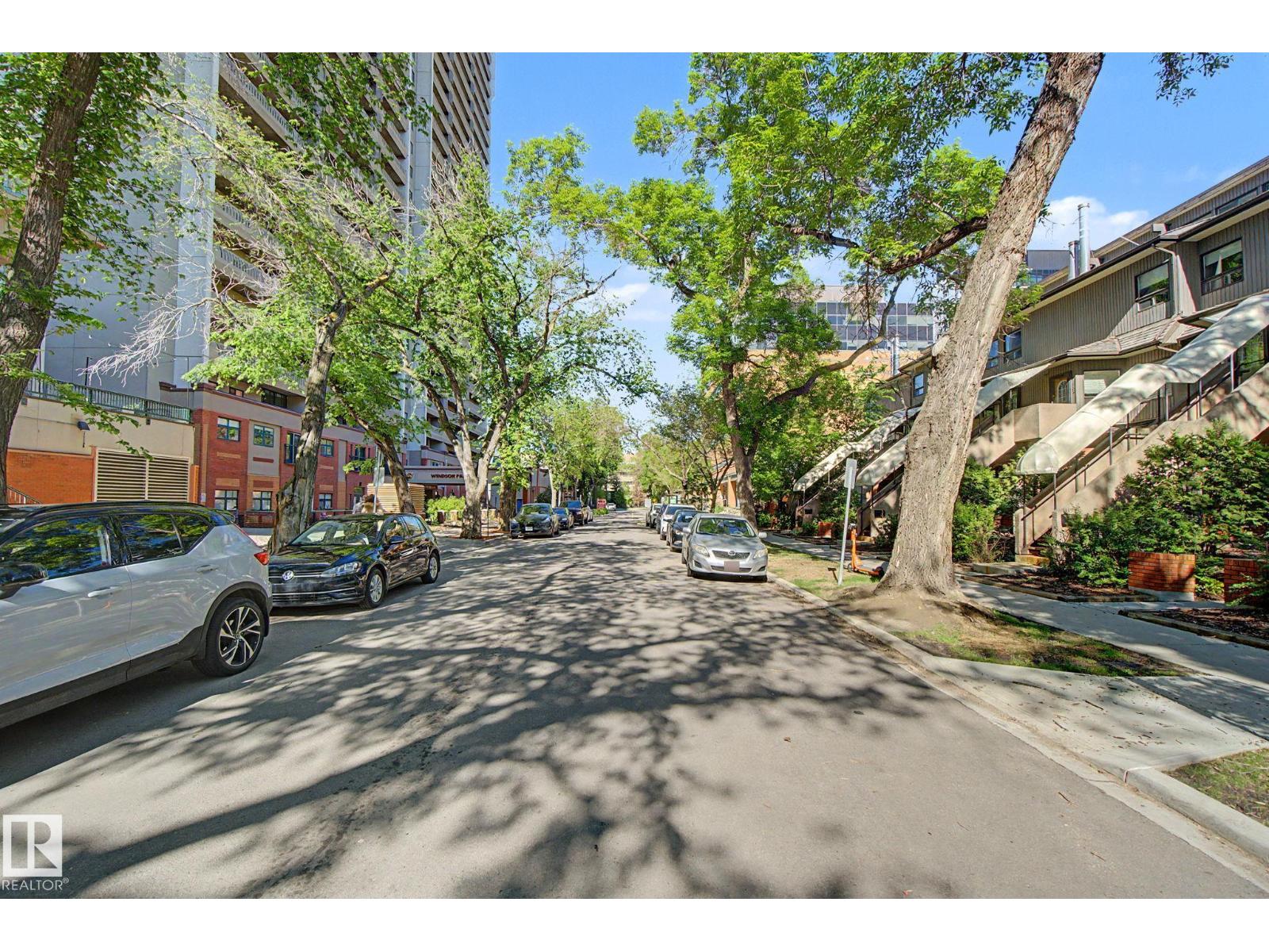 11150 83 AV NW - 40