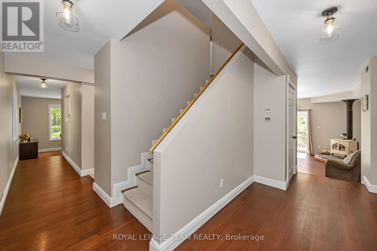 104 SOL LANE - 11