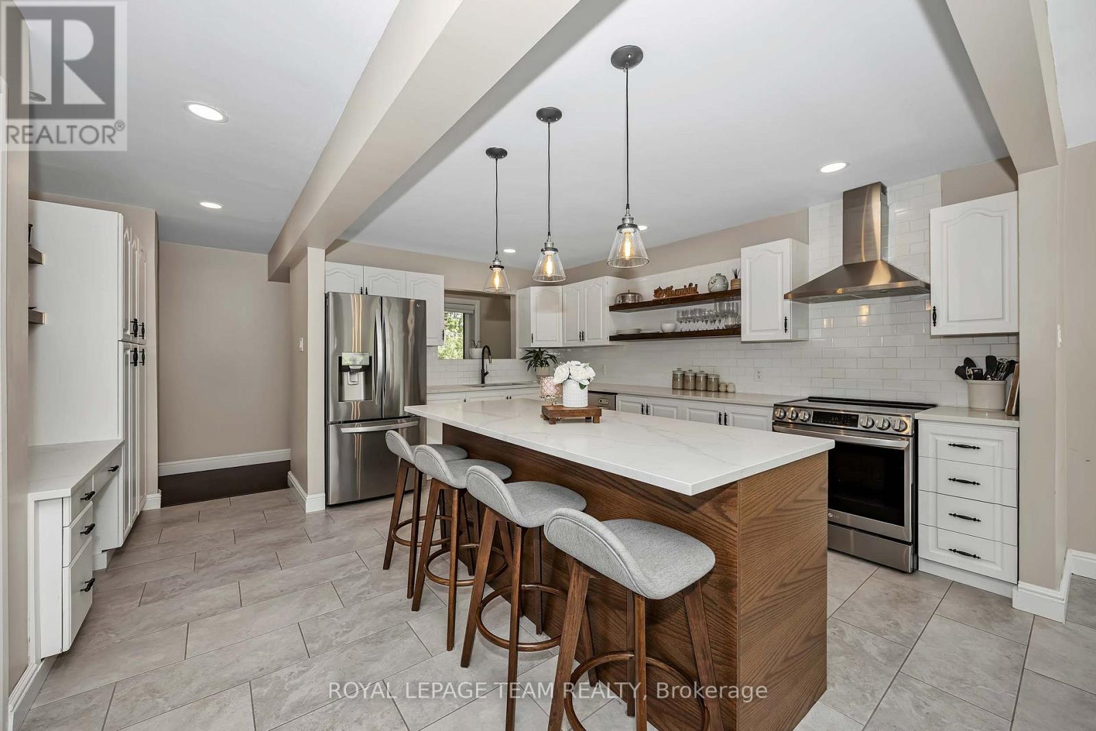 104 SOL LANE - 12