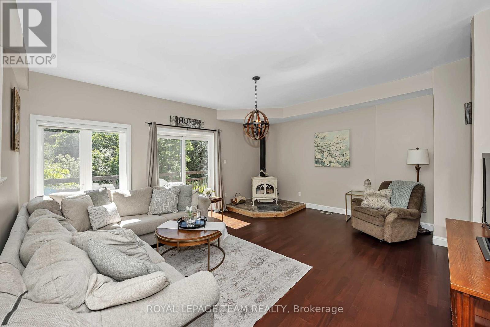 104 SOL LANE - 20