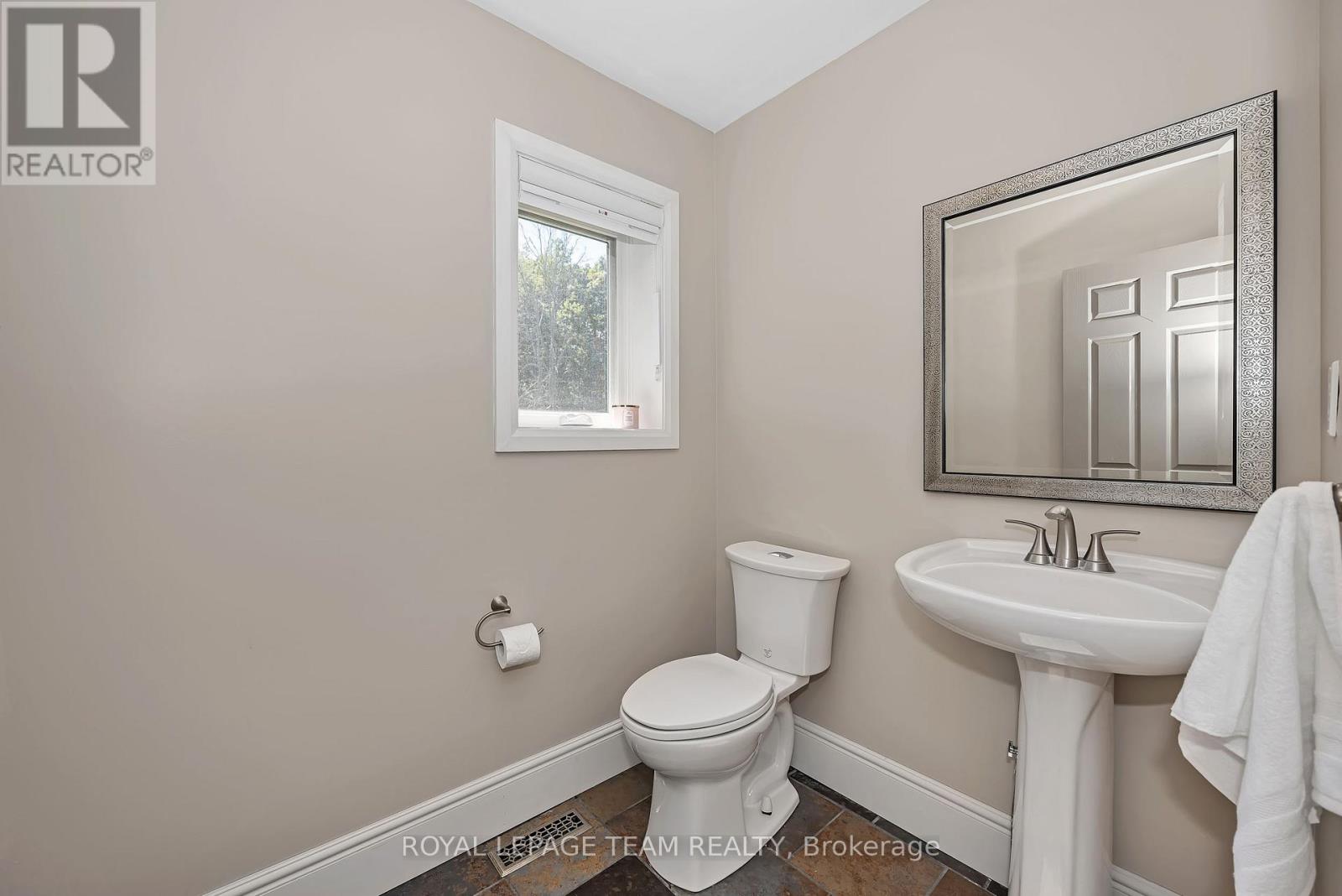 104 SOL LANE - 24