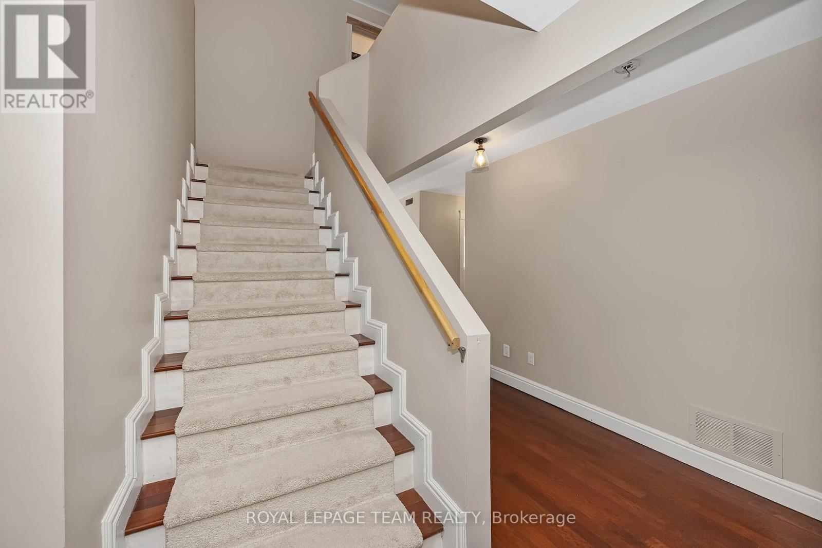 104 SOL LANE - 27