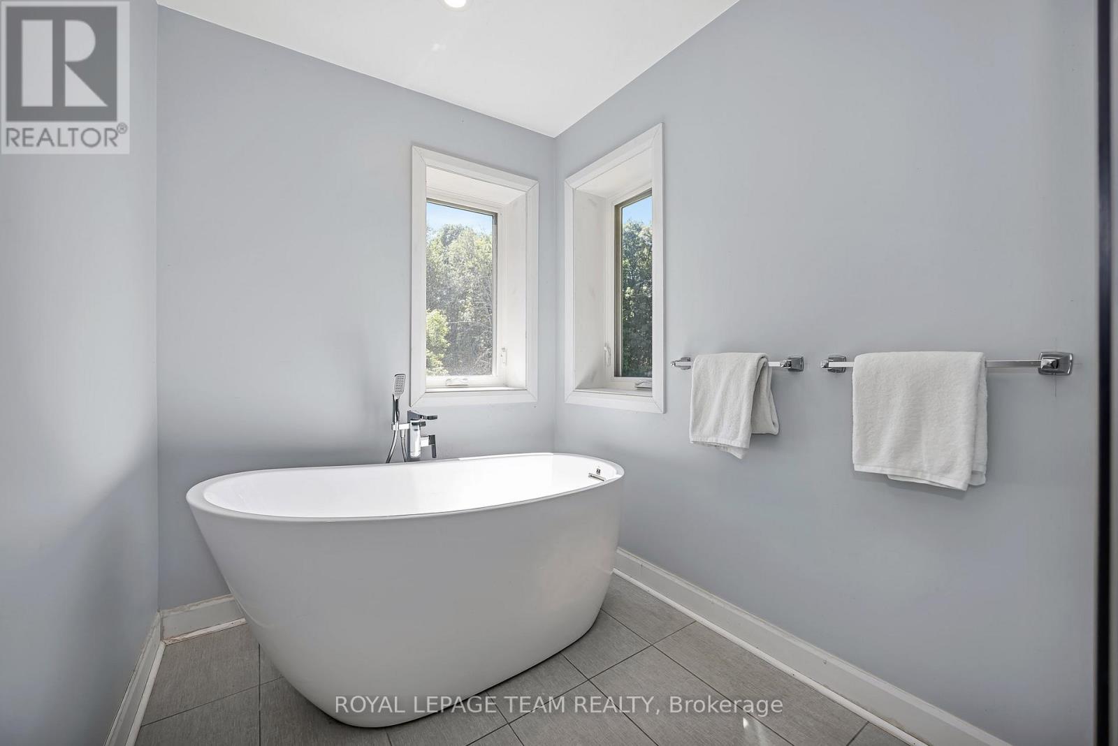104 SOL LANE - 31