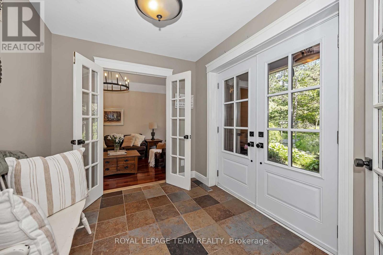 104 SOL LANE - 6