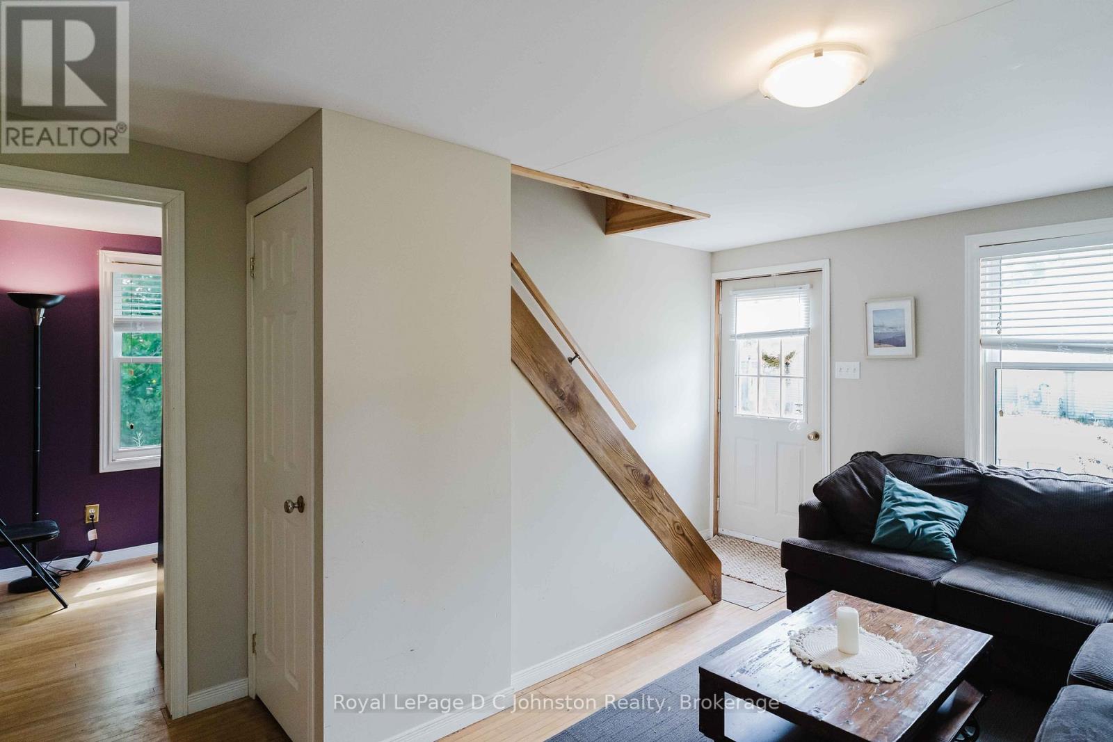561 WELLINGTON STREET - 13