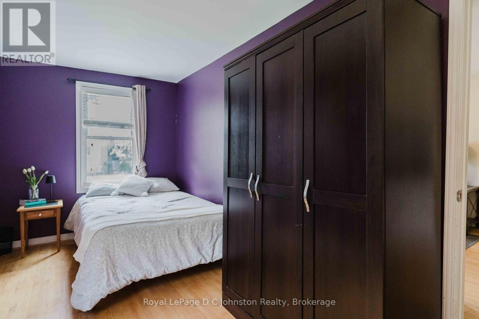 561 WELLINGTON STREET - 15