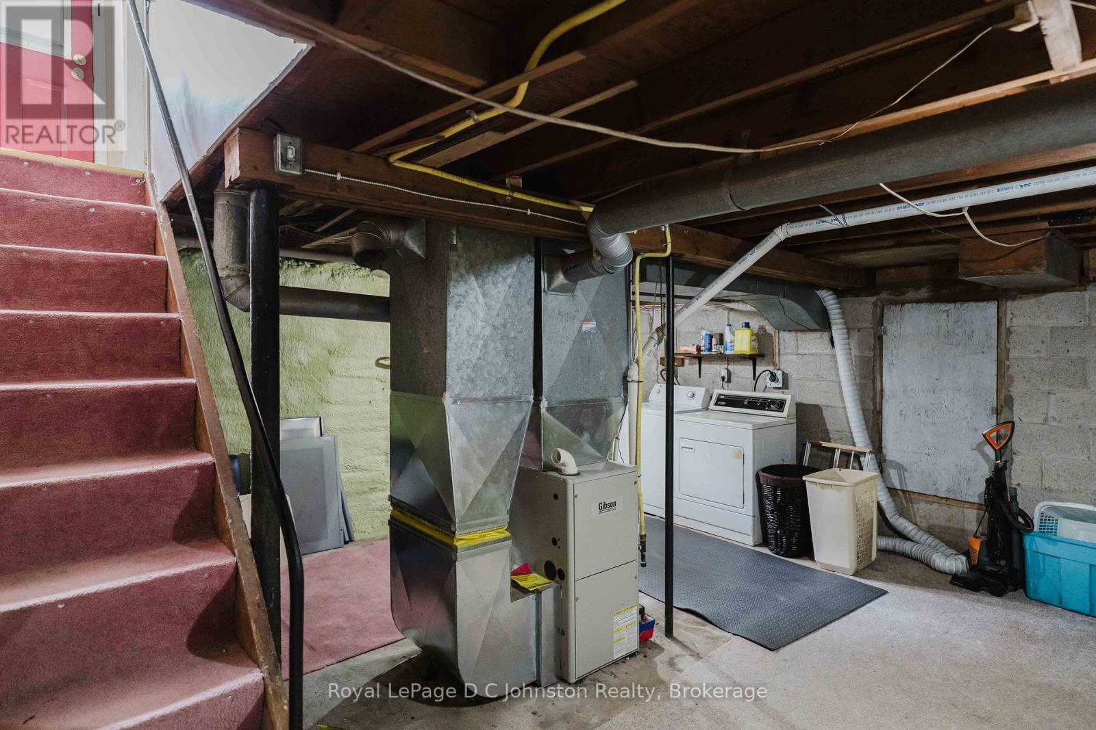 561 WELLINGTON STREET - 20