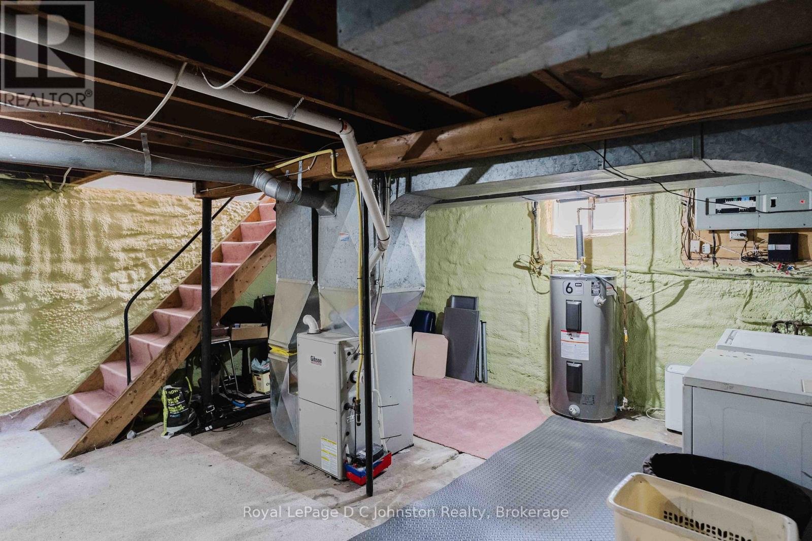 561 WELLINGTON STREET - 21
