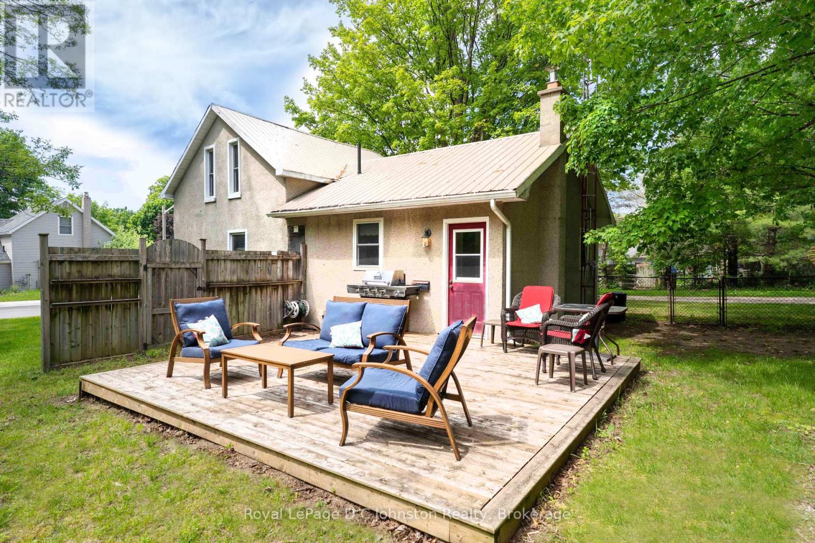 561 WELLINGTON STREET - 23
