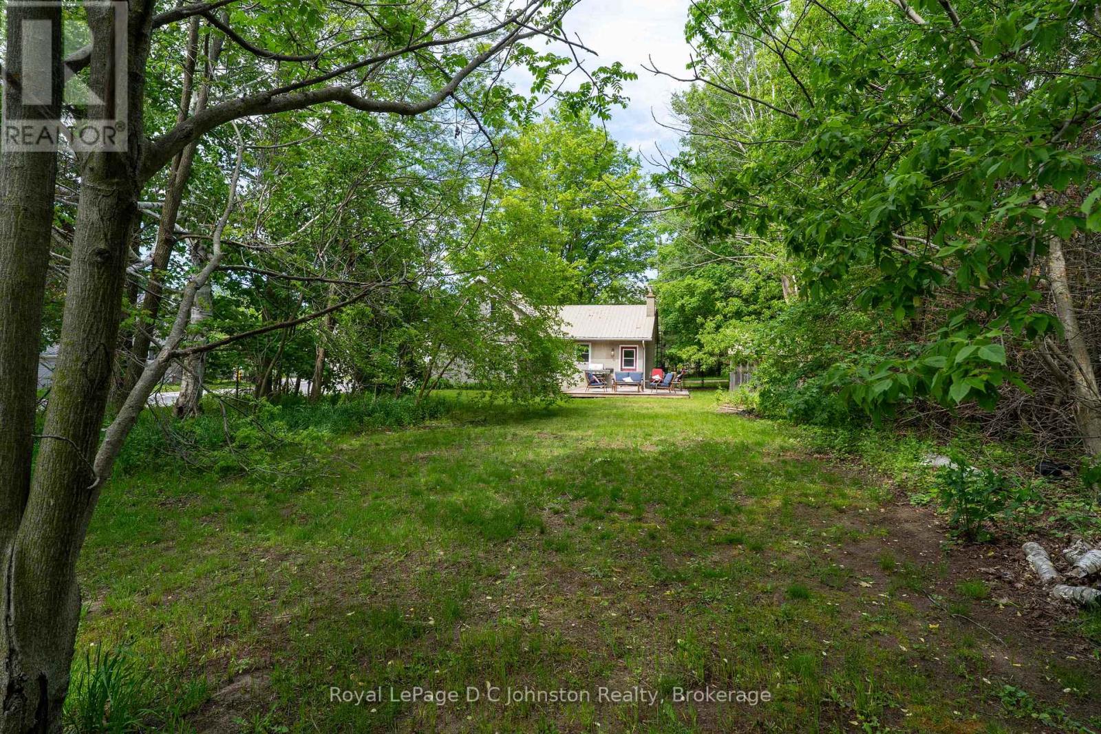 561 WELLINGTON STREET - 24
