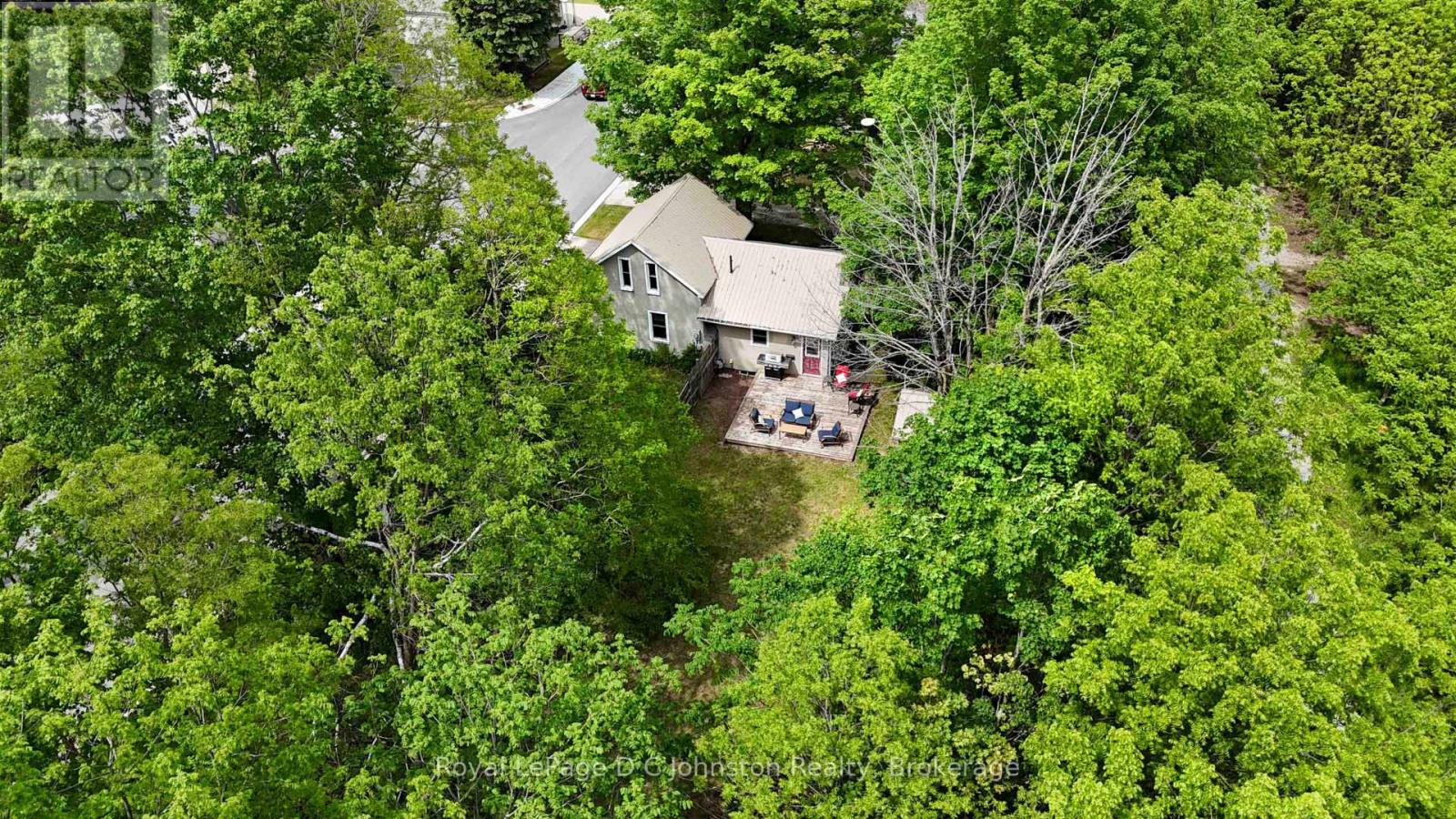 561 WELLINGTON STREET - 3