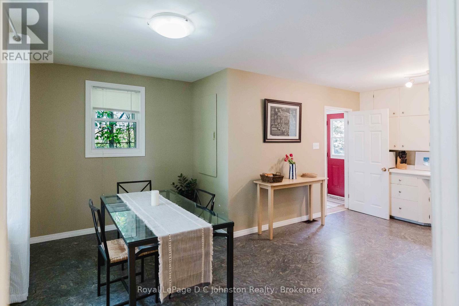 561 WELLINGTON STREET - 4