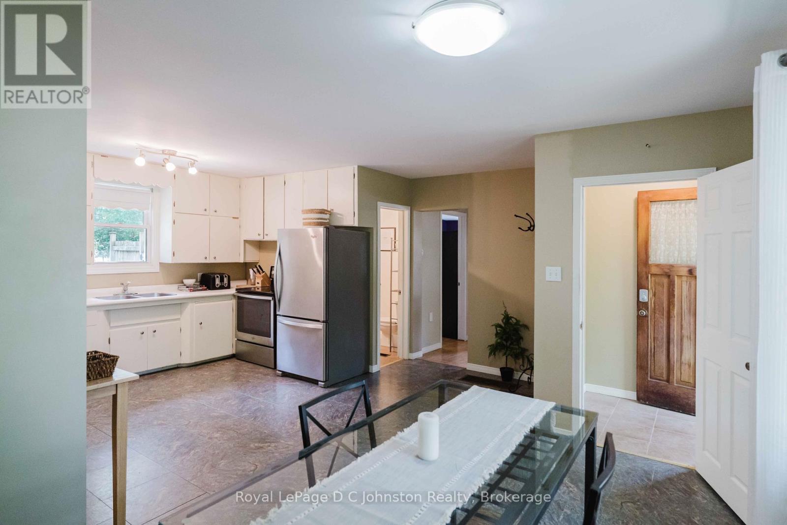 561 WELLINGTON STREET - 5