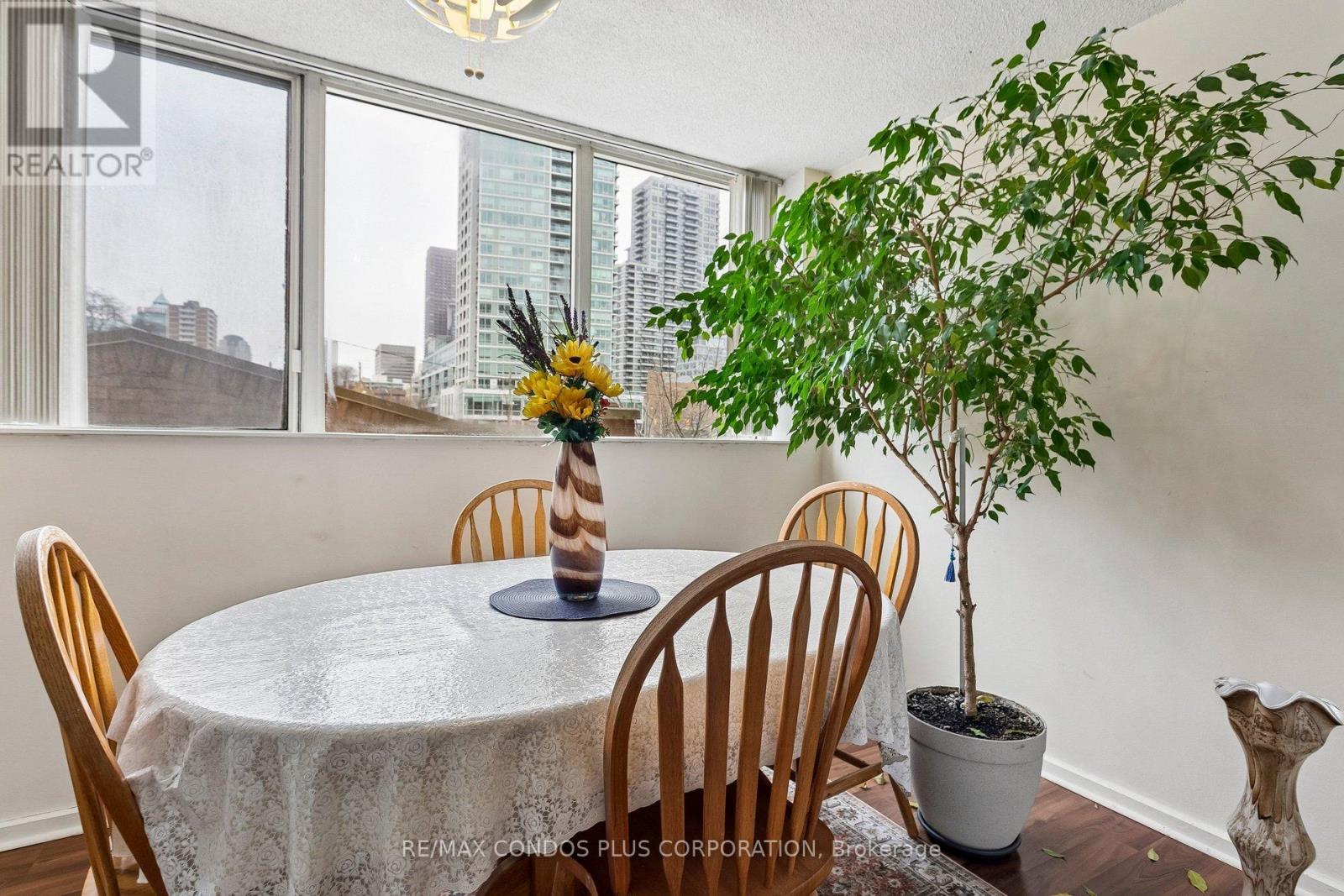 #204 15 MAITLAND PLACE - 11